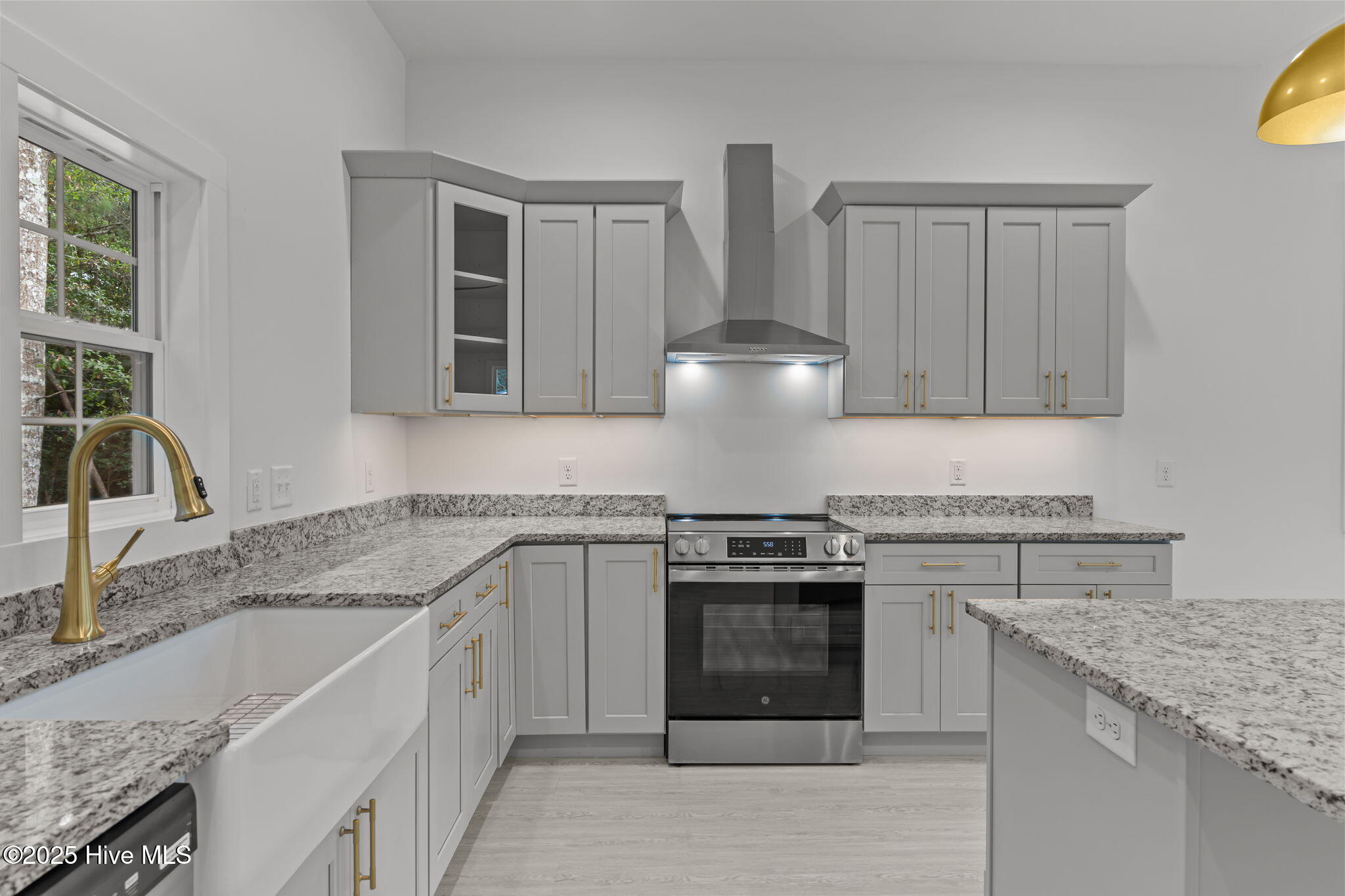 100506453 | Photo 11