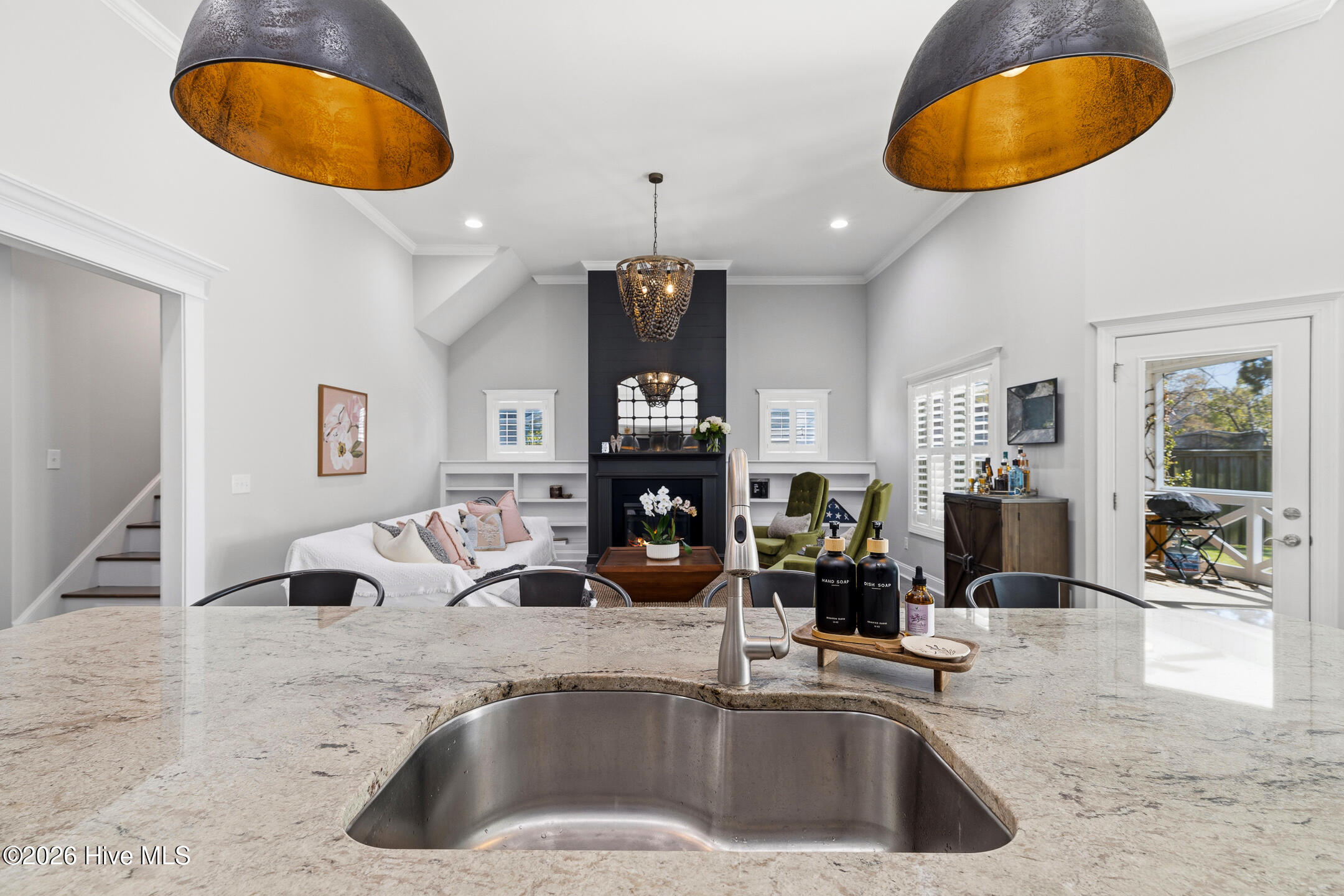 100565702 | Photo 11