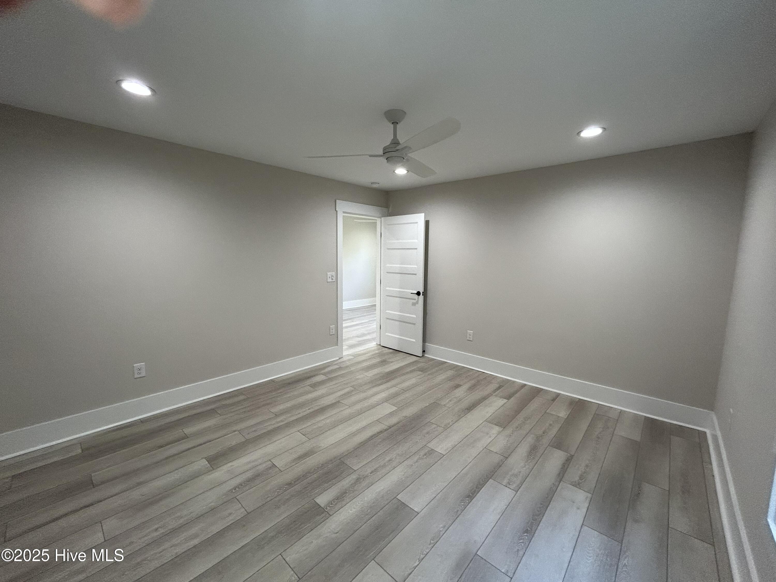 100541587 | Photo 29