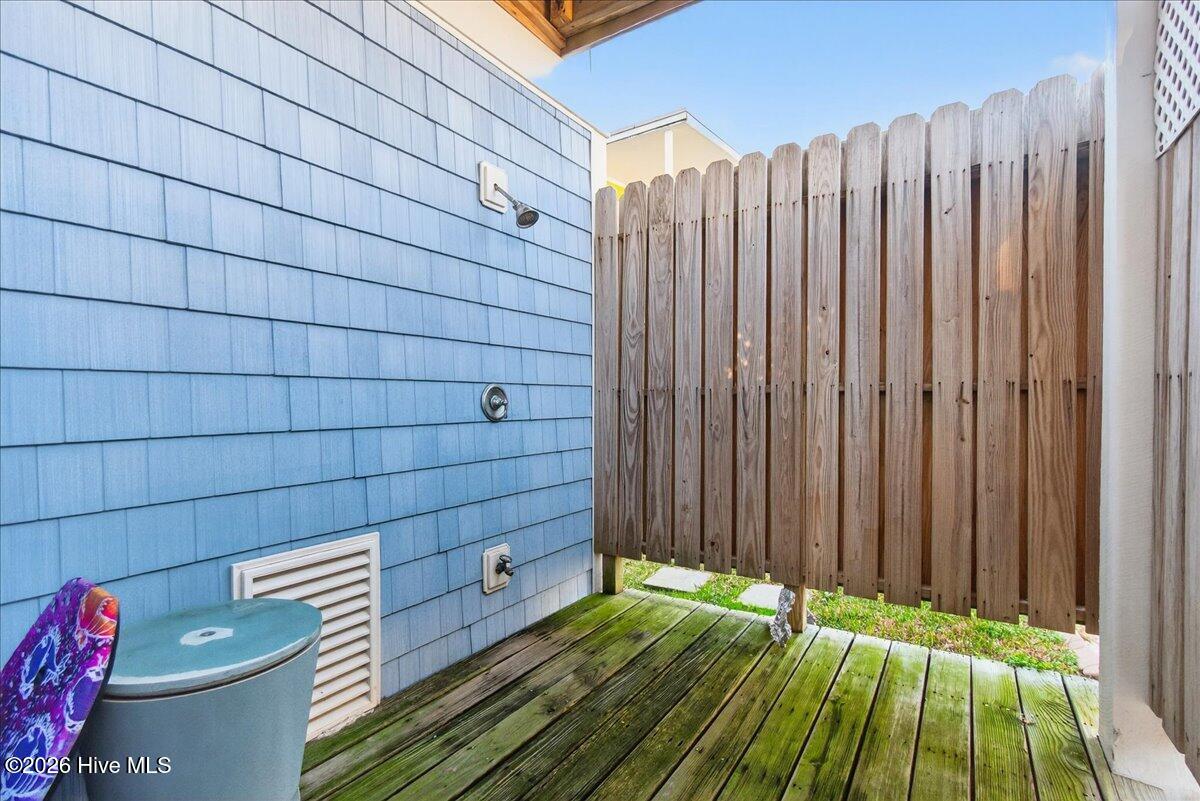 100549293 | Photo 89