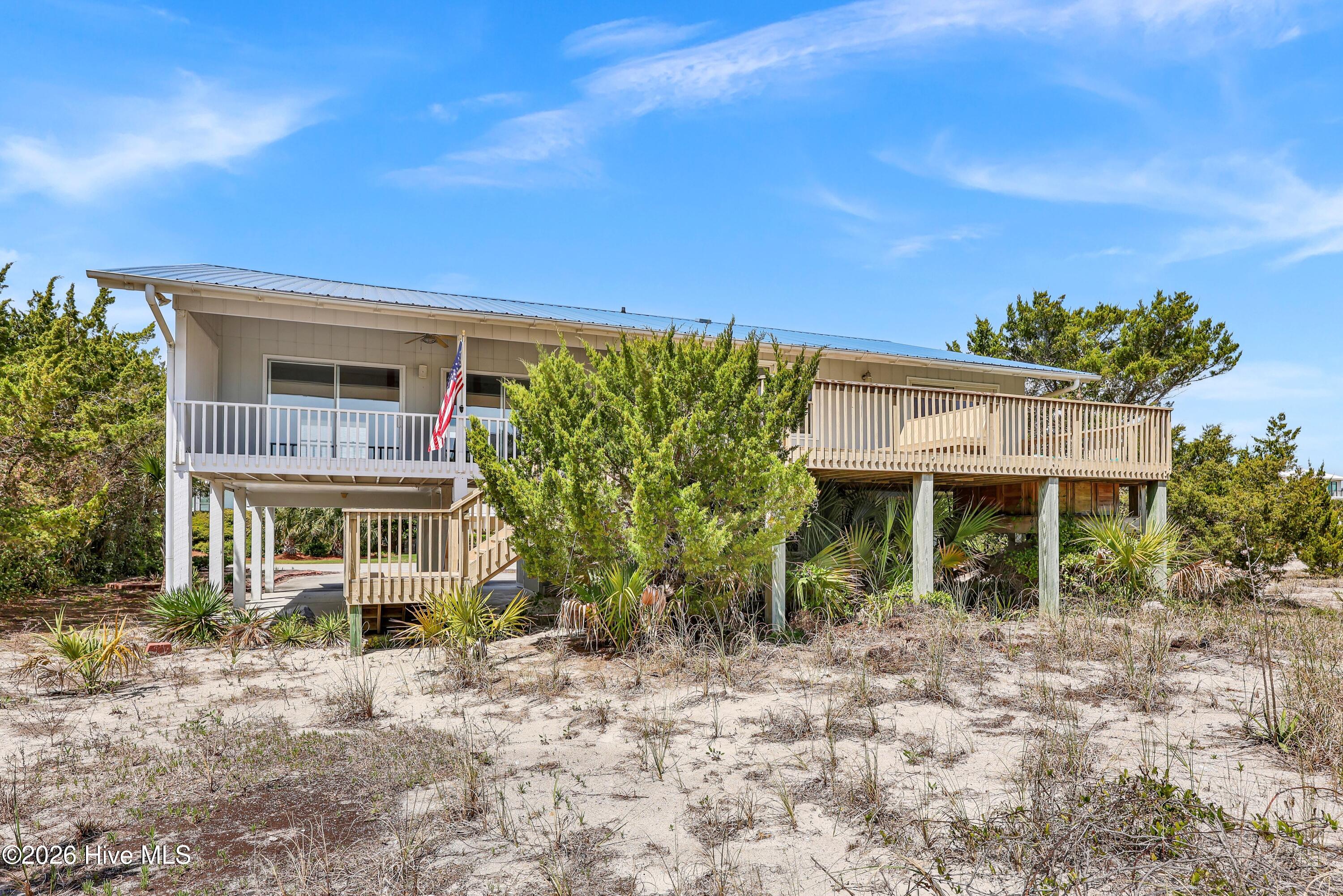 100565989 | Photo 25