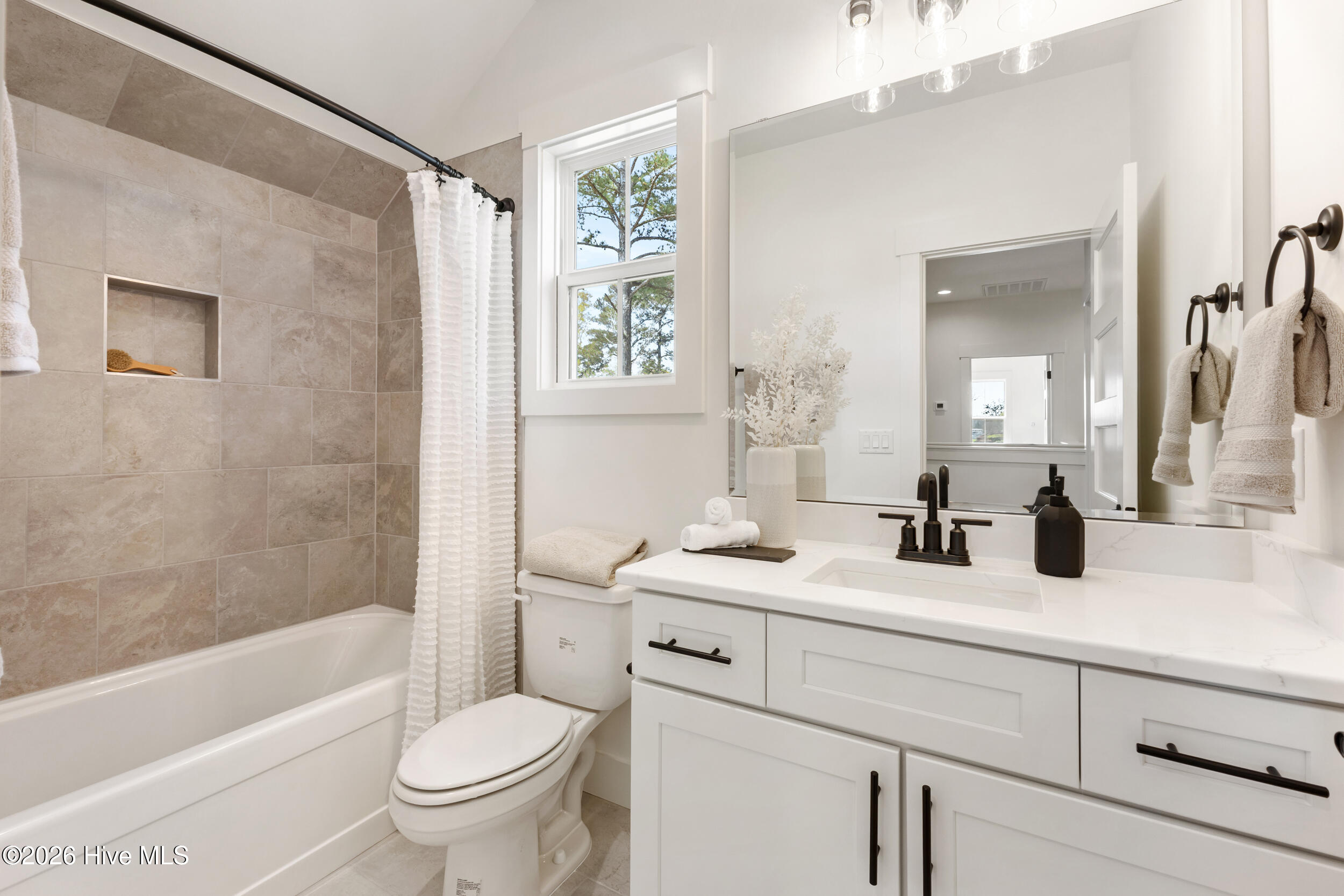 100561477 | Photo 34