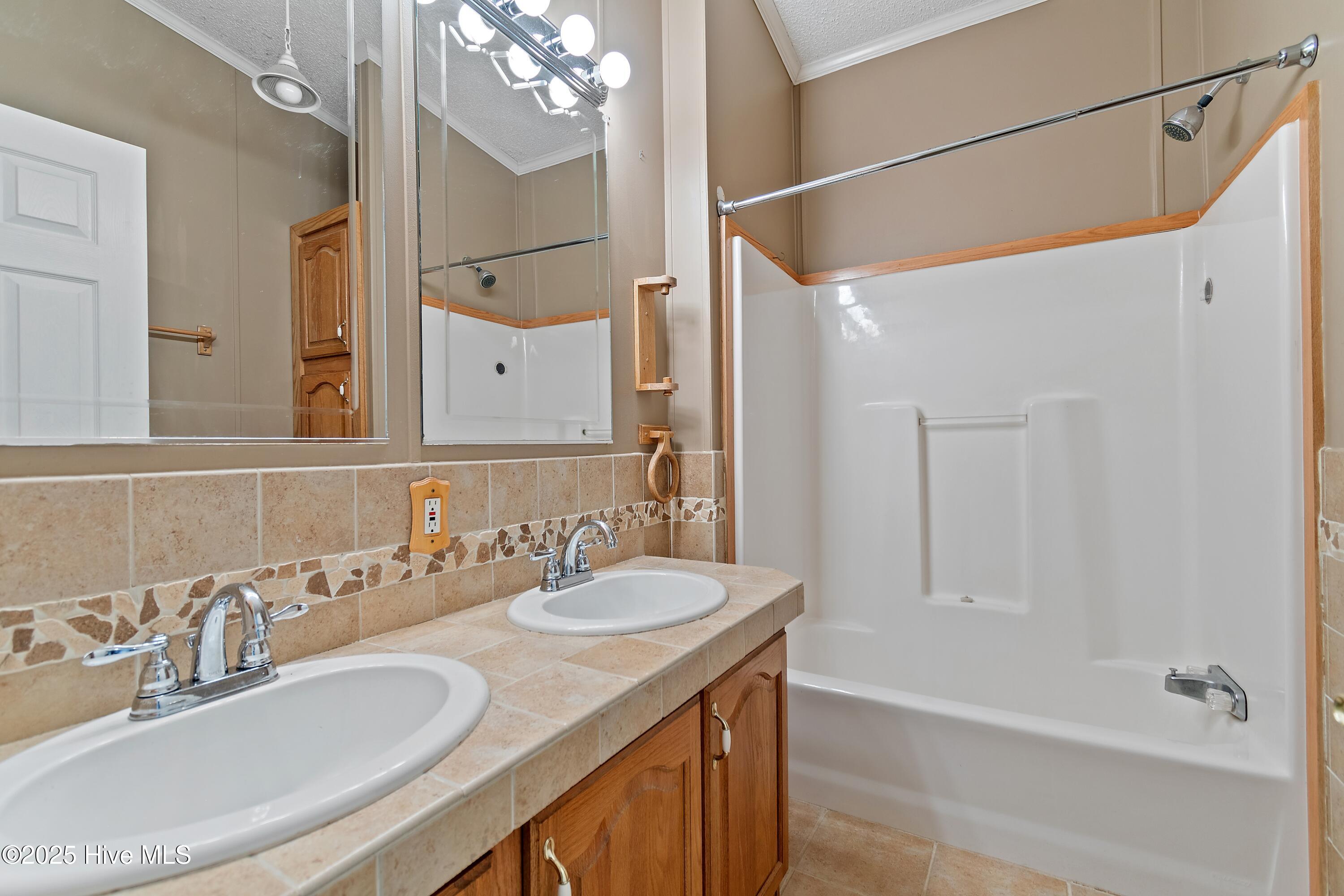 100542412 | Photo 26