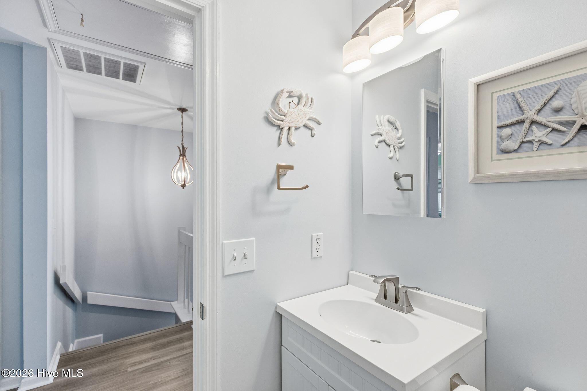 100553175 | Photo 38