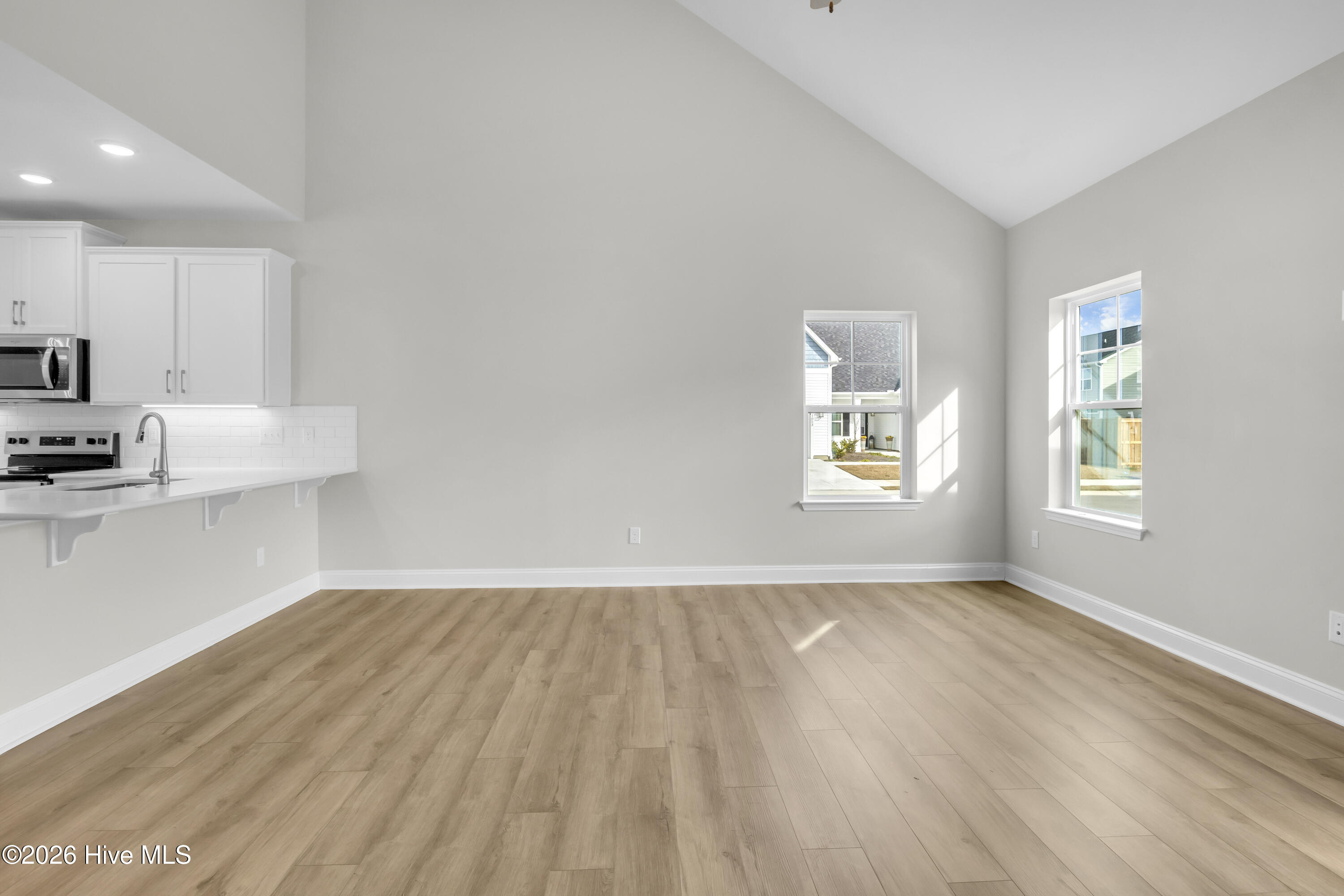 100552791 | Photo 23