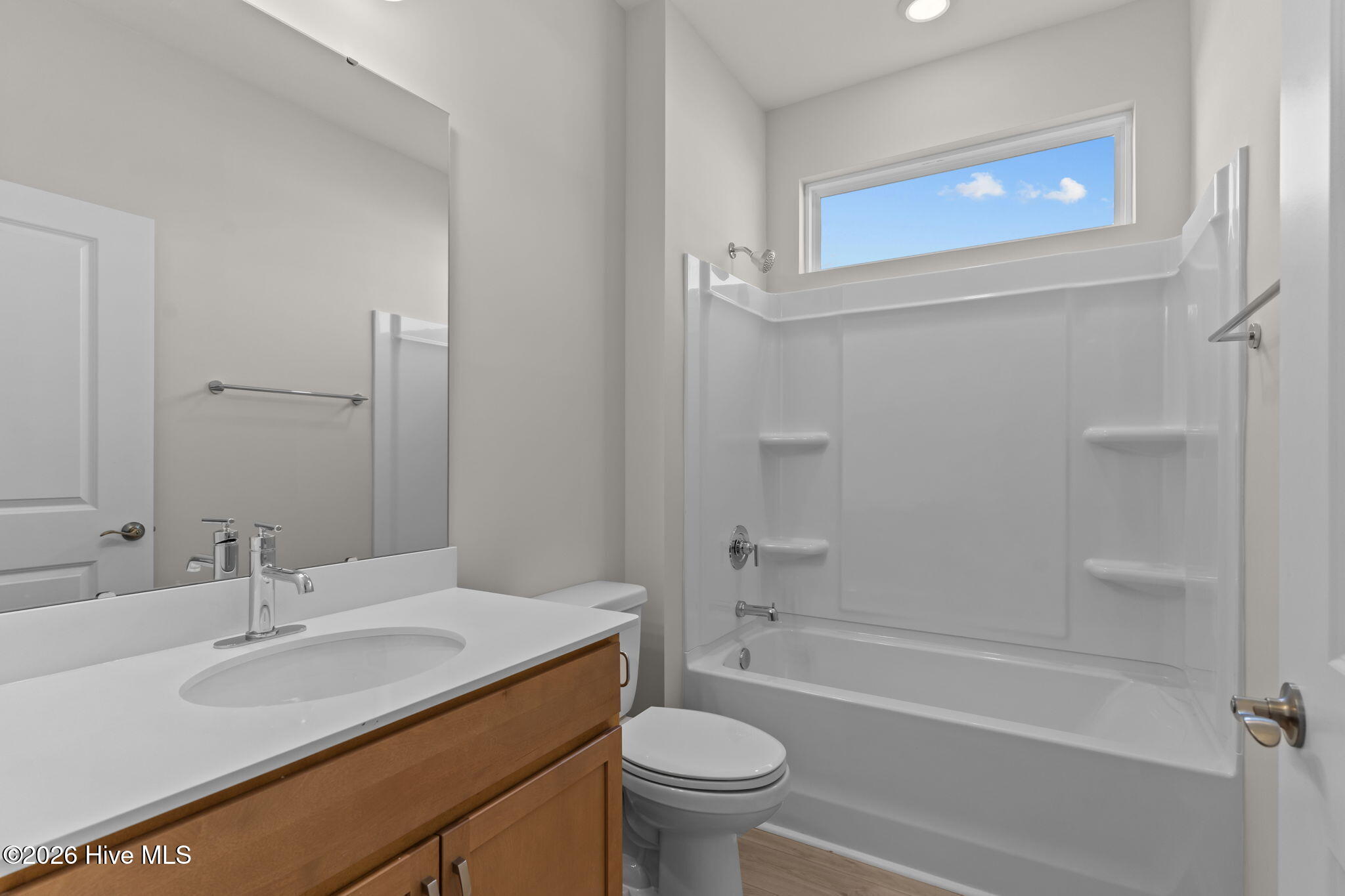 100540347 | Photo 17