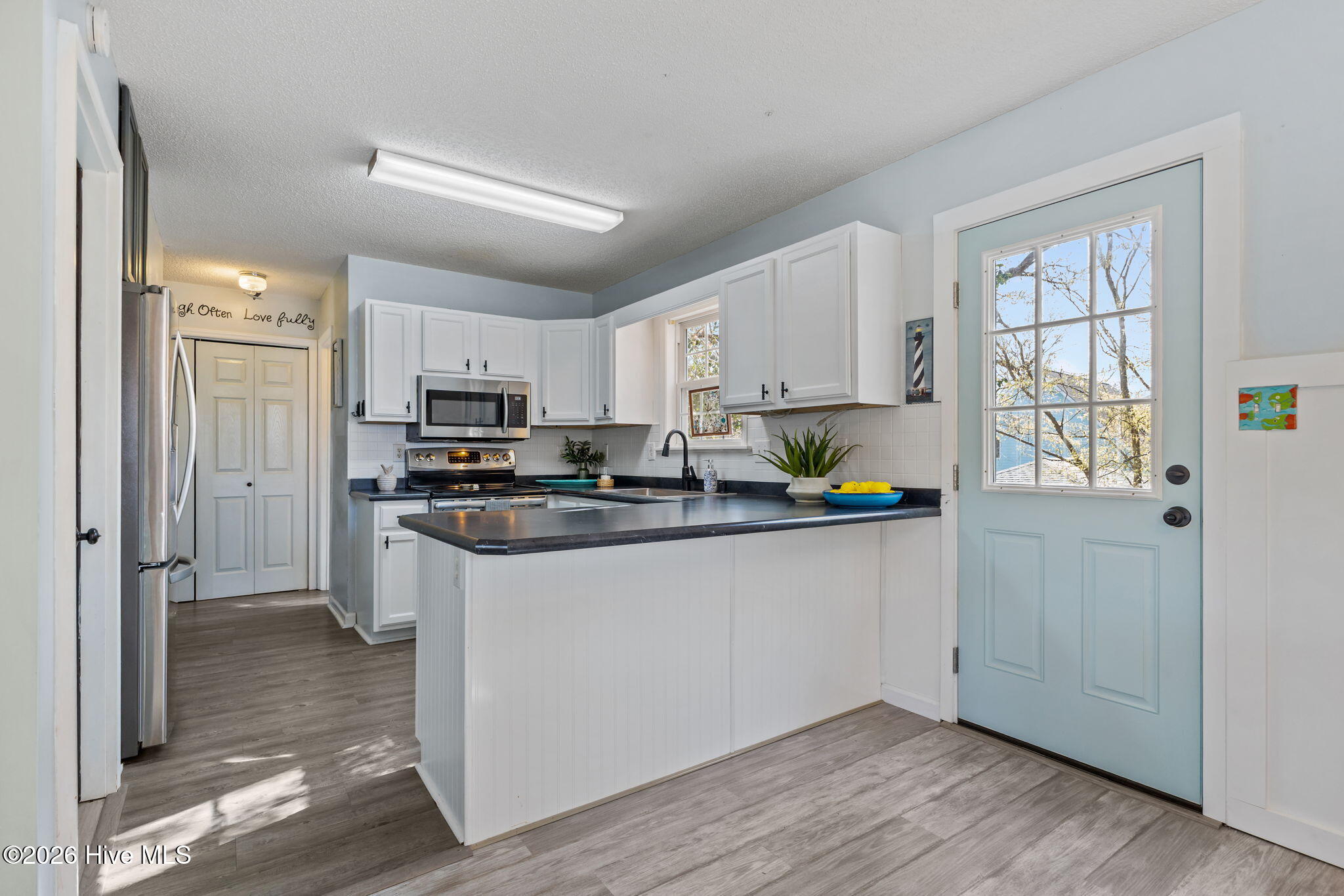 100561446 | Photo 11