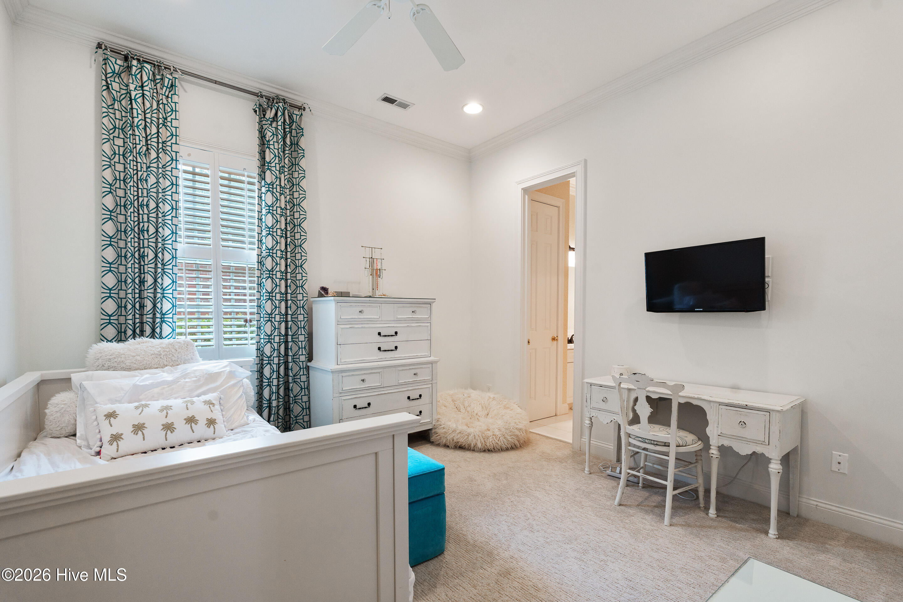 100552027 | Photo 30