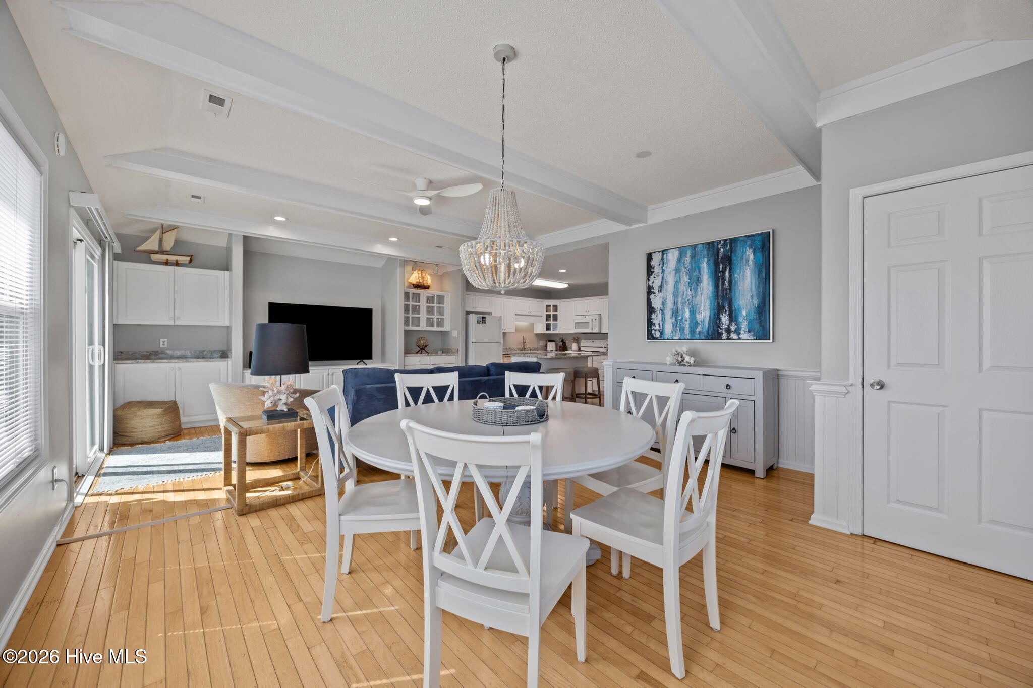 100563620 | Photo 27