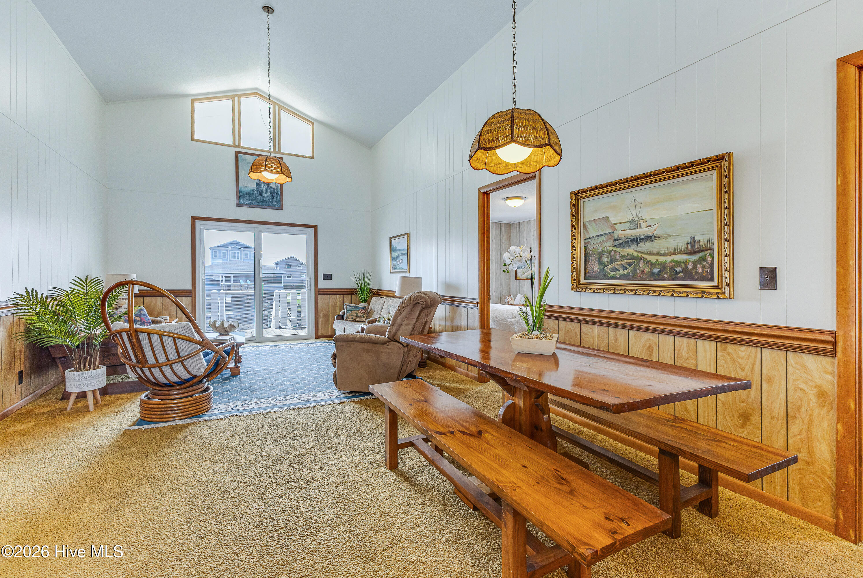 100562663 | Photo 14