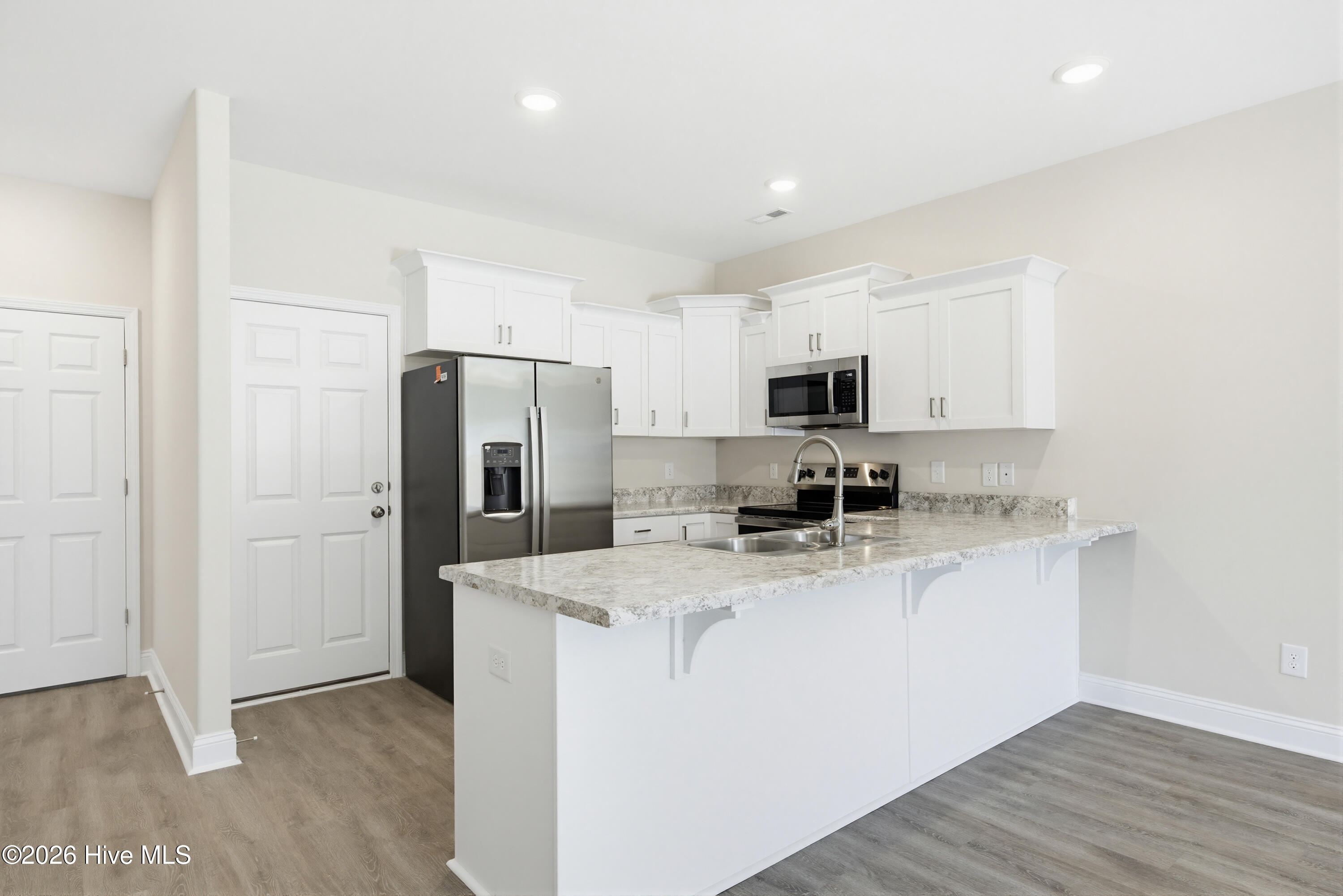 100567421 | Photo 12