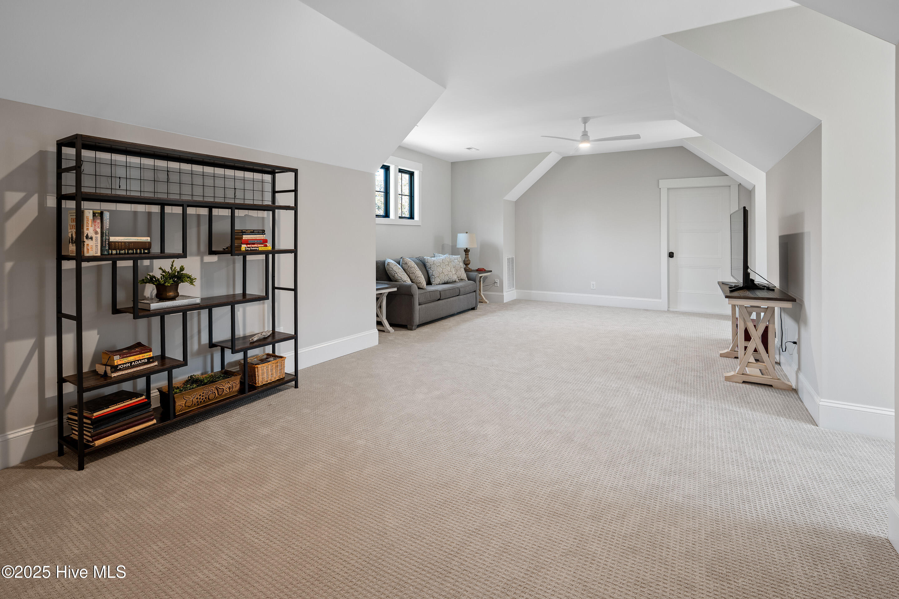 100539739 | Photo 43