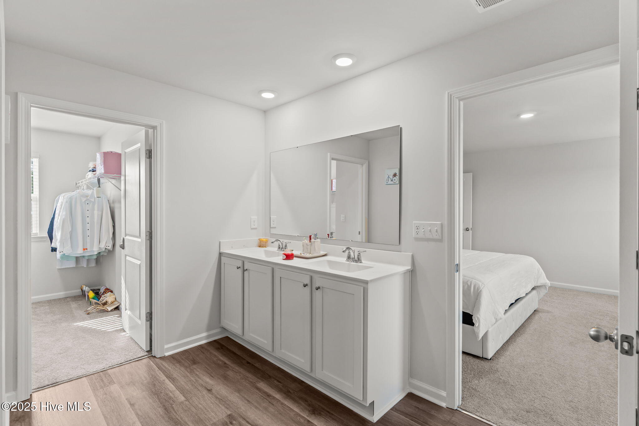 100526308 | Photo 19