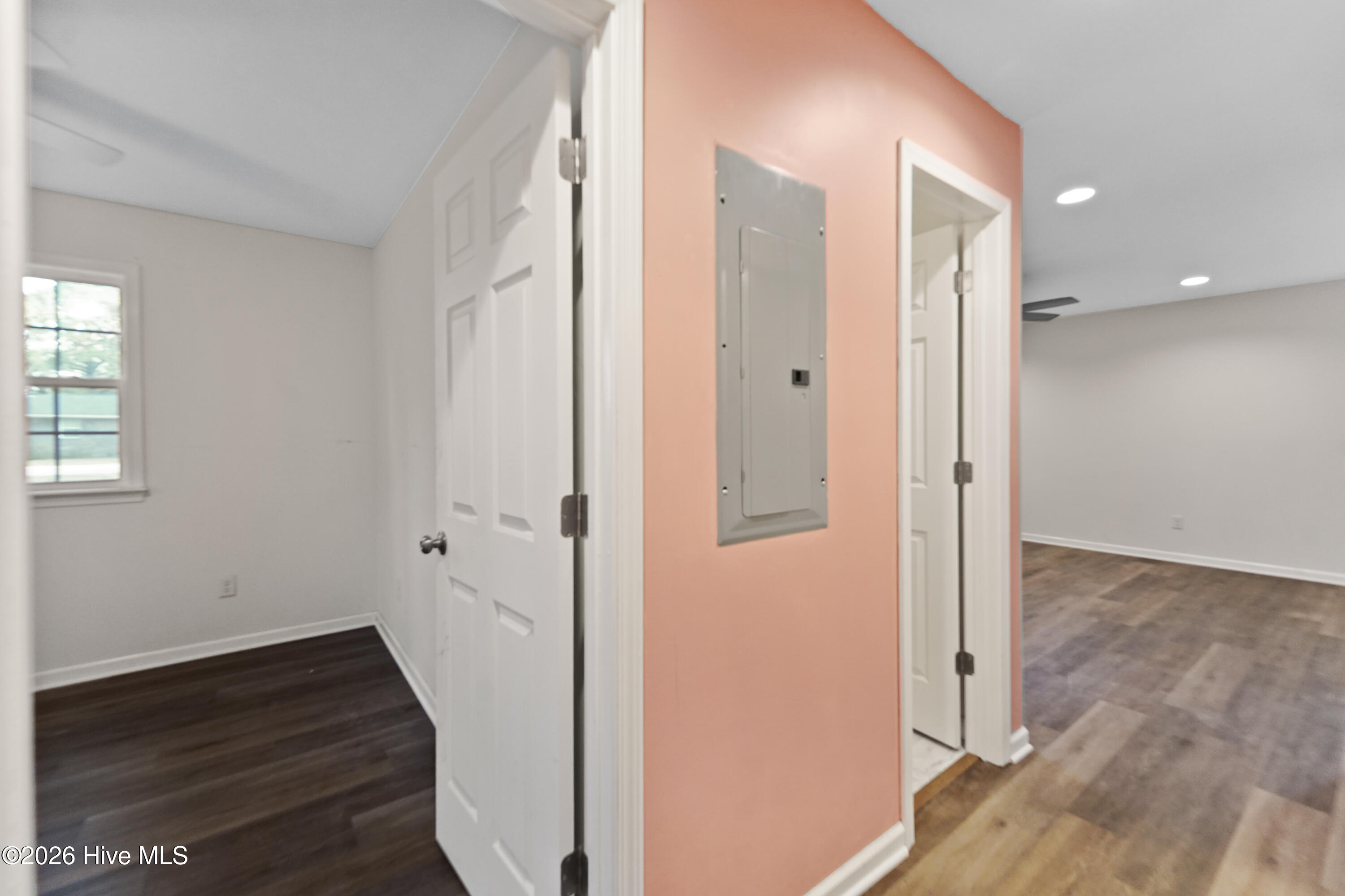 100548487 | Photo 52