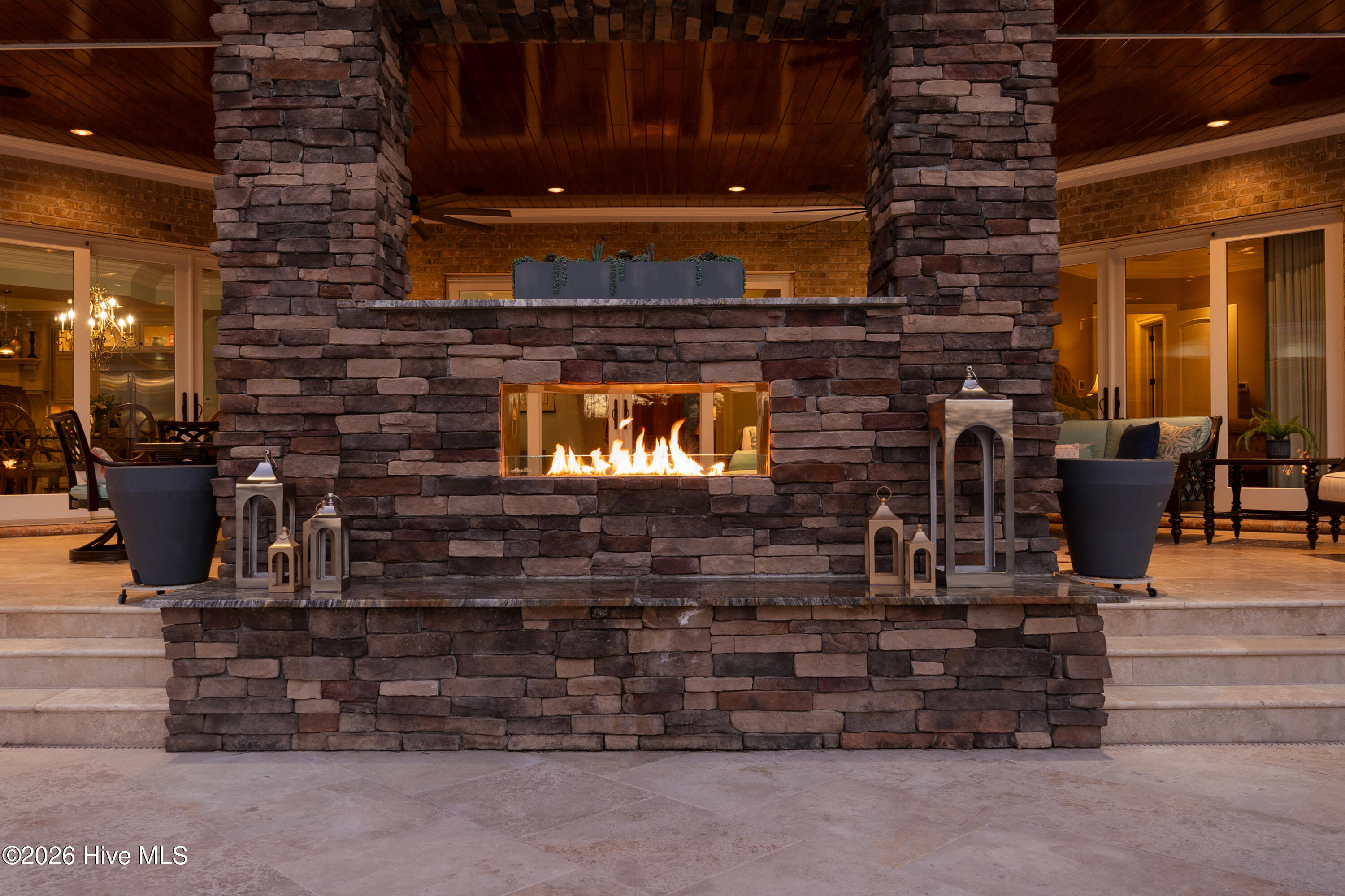 100550947 | Photo 92