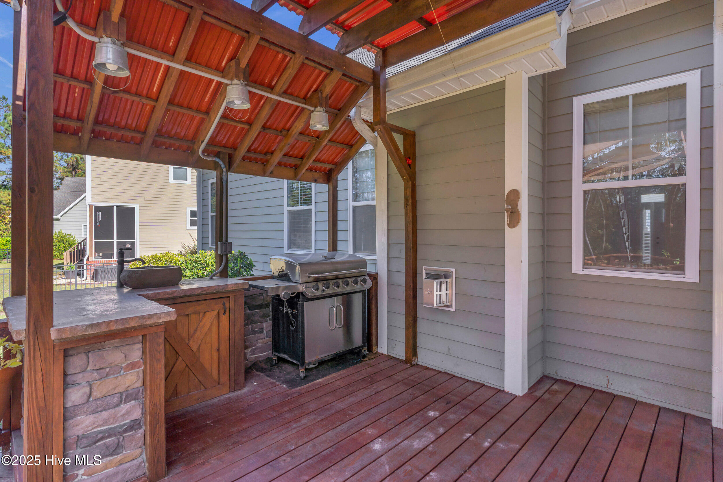 100540698 | Photo 42