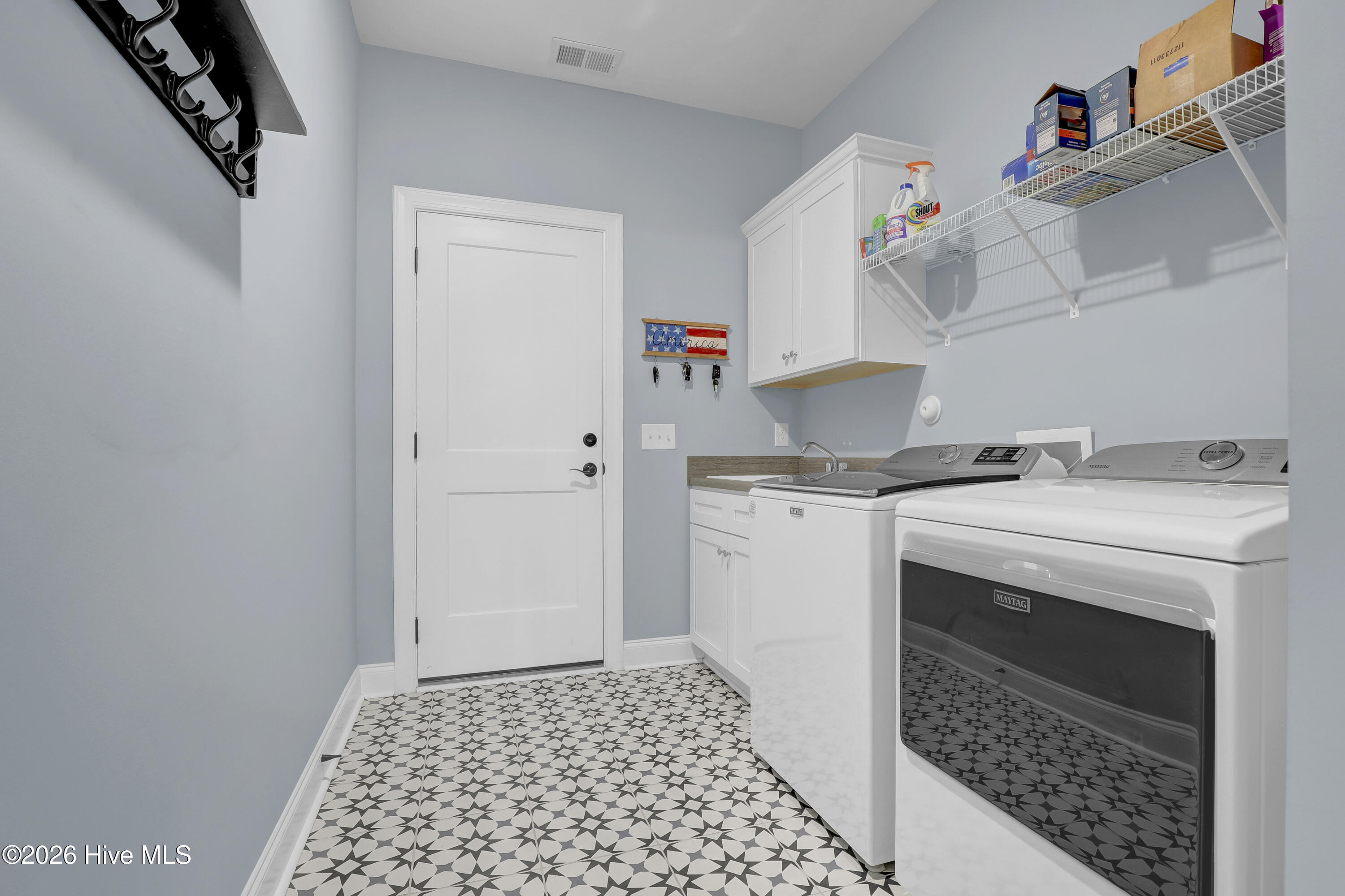 100567366 | Photo 25