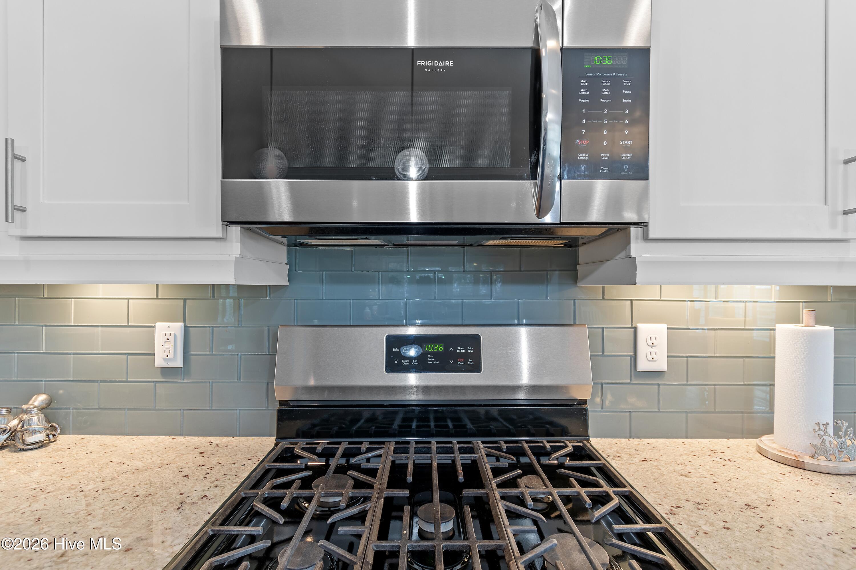 100561282 | Photo 15