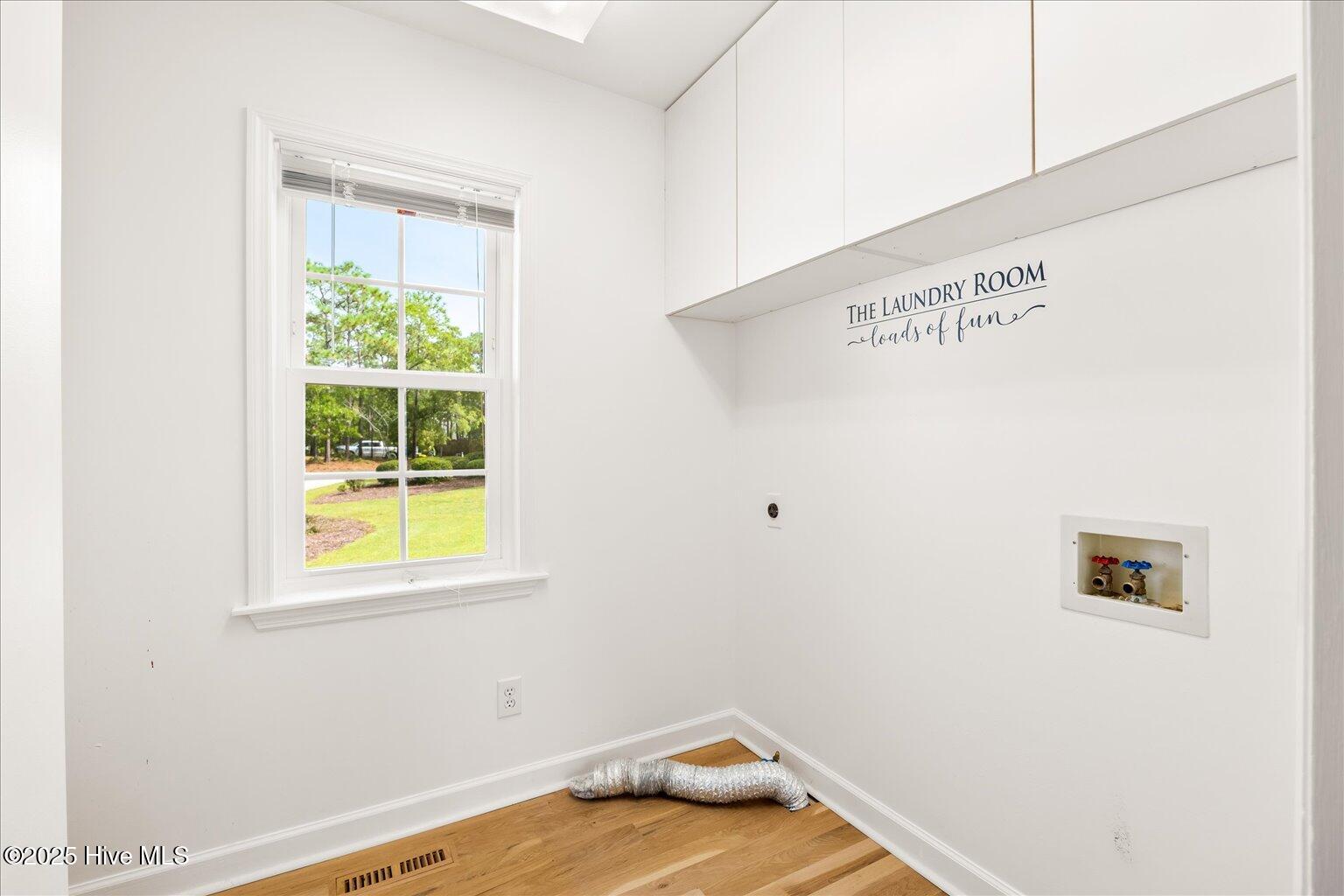 100535280 | Photo 23