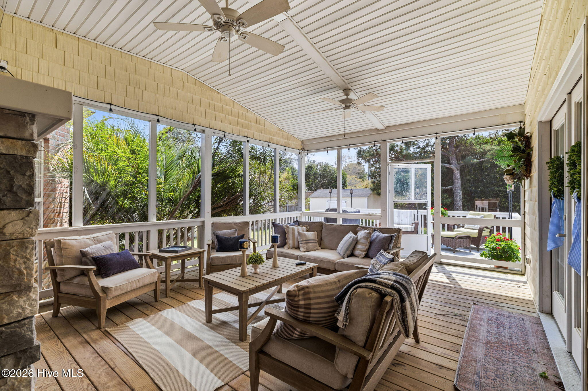 100561515 | Photo 97