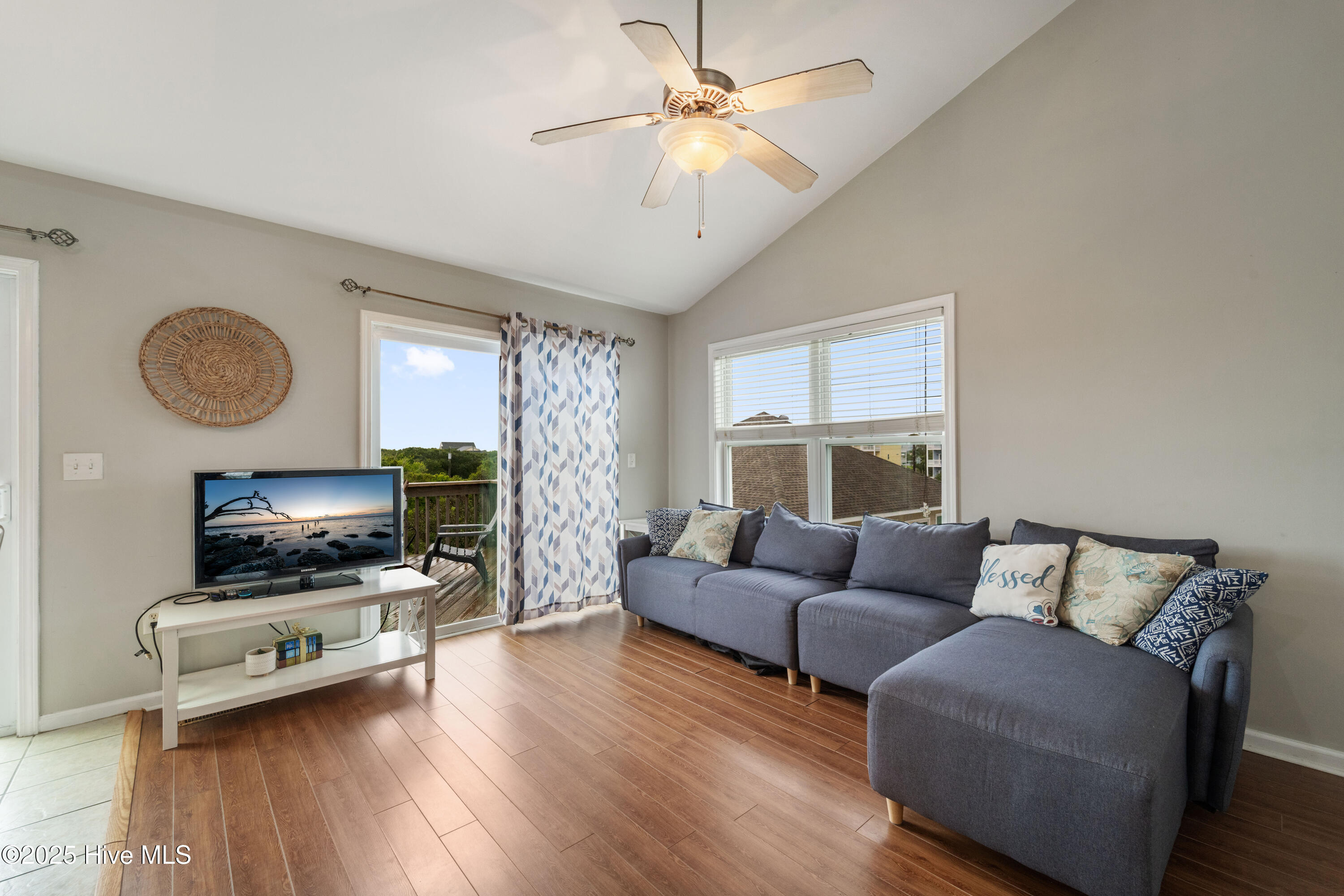 100533814 | Photo 128