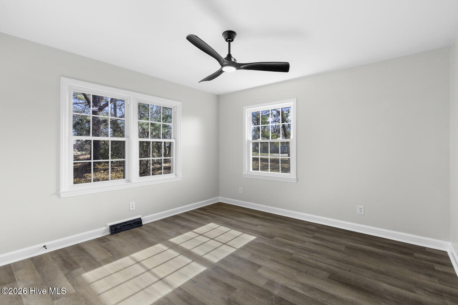 100549019 | Photo 26