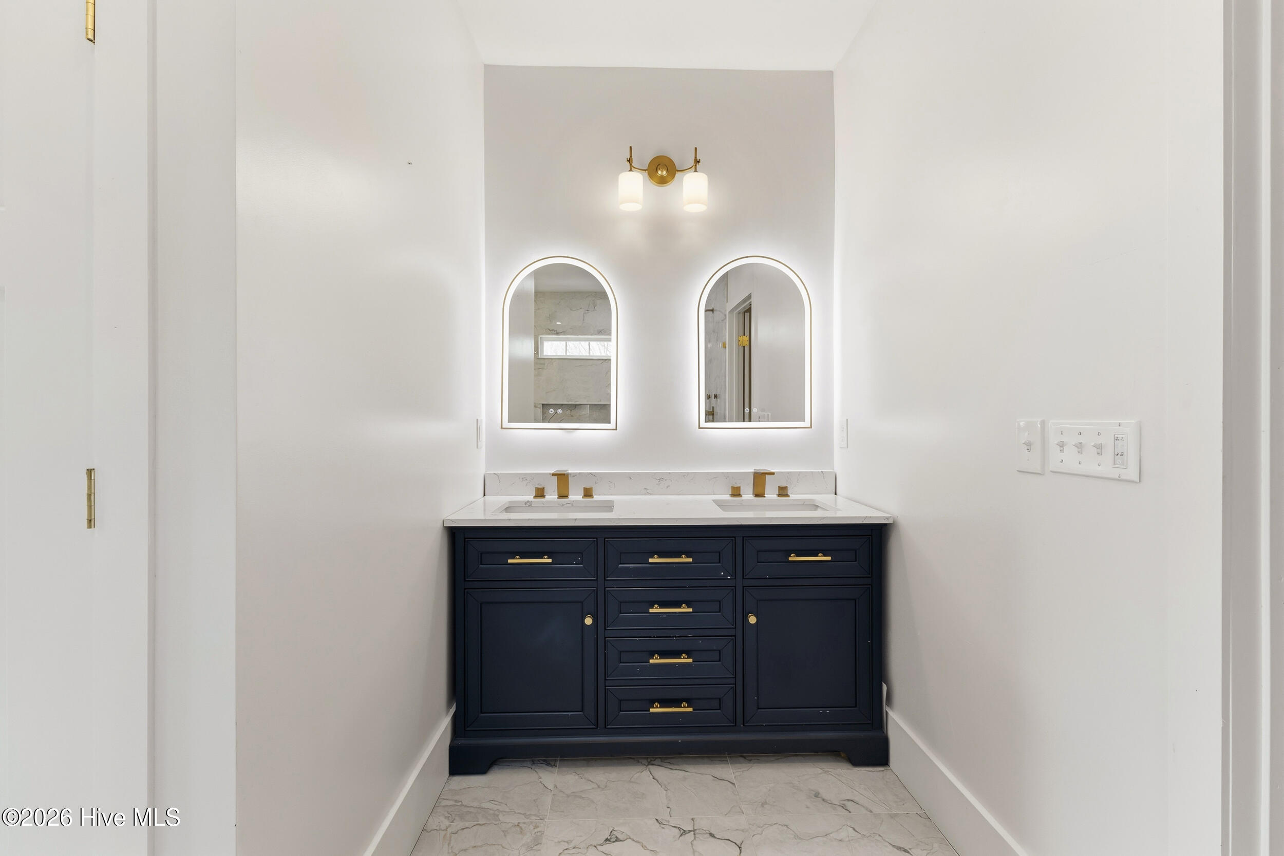 100552427 | Photo 27