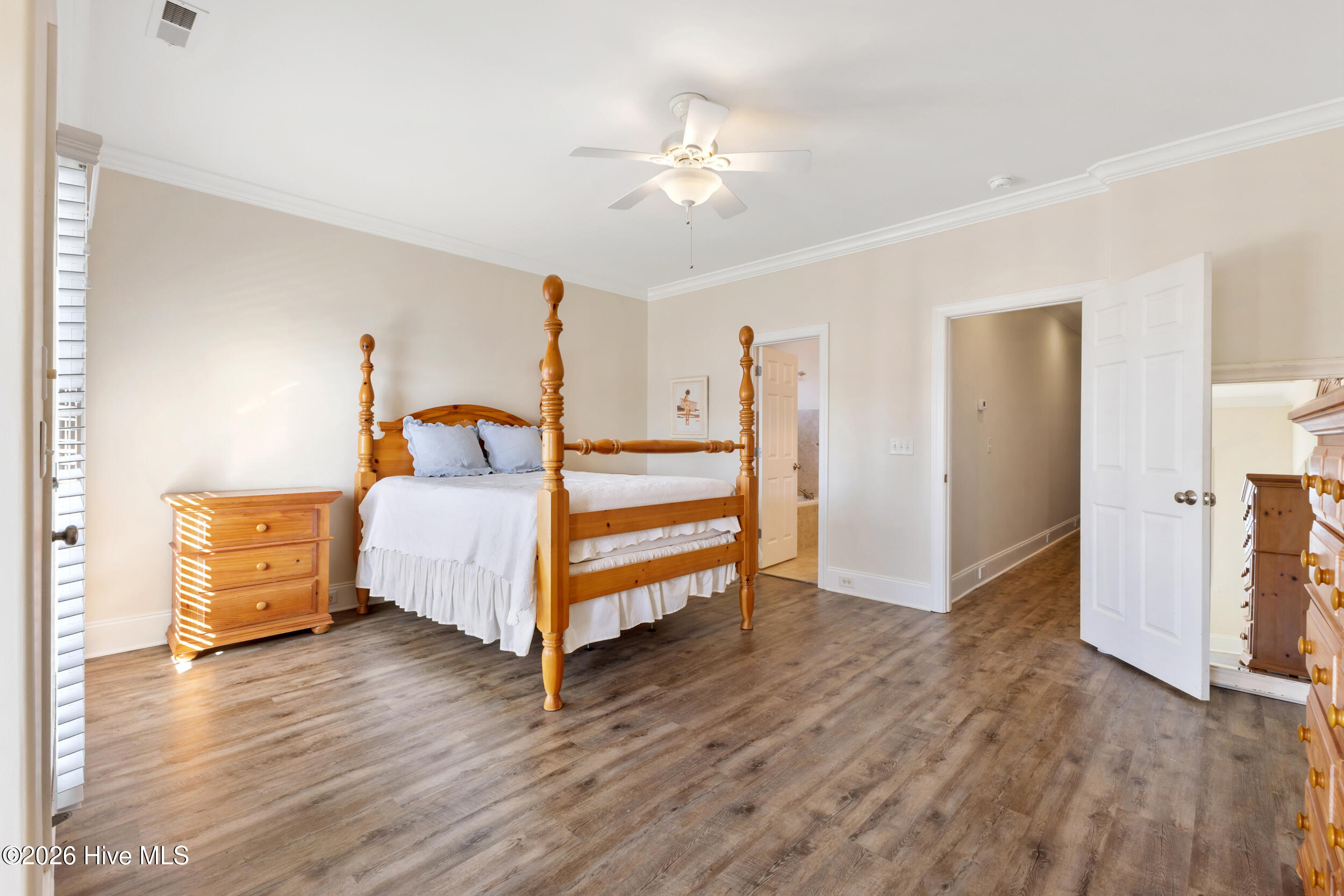 100559855 | Photo 22