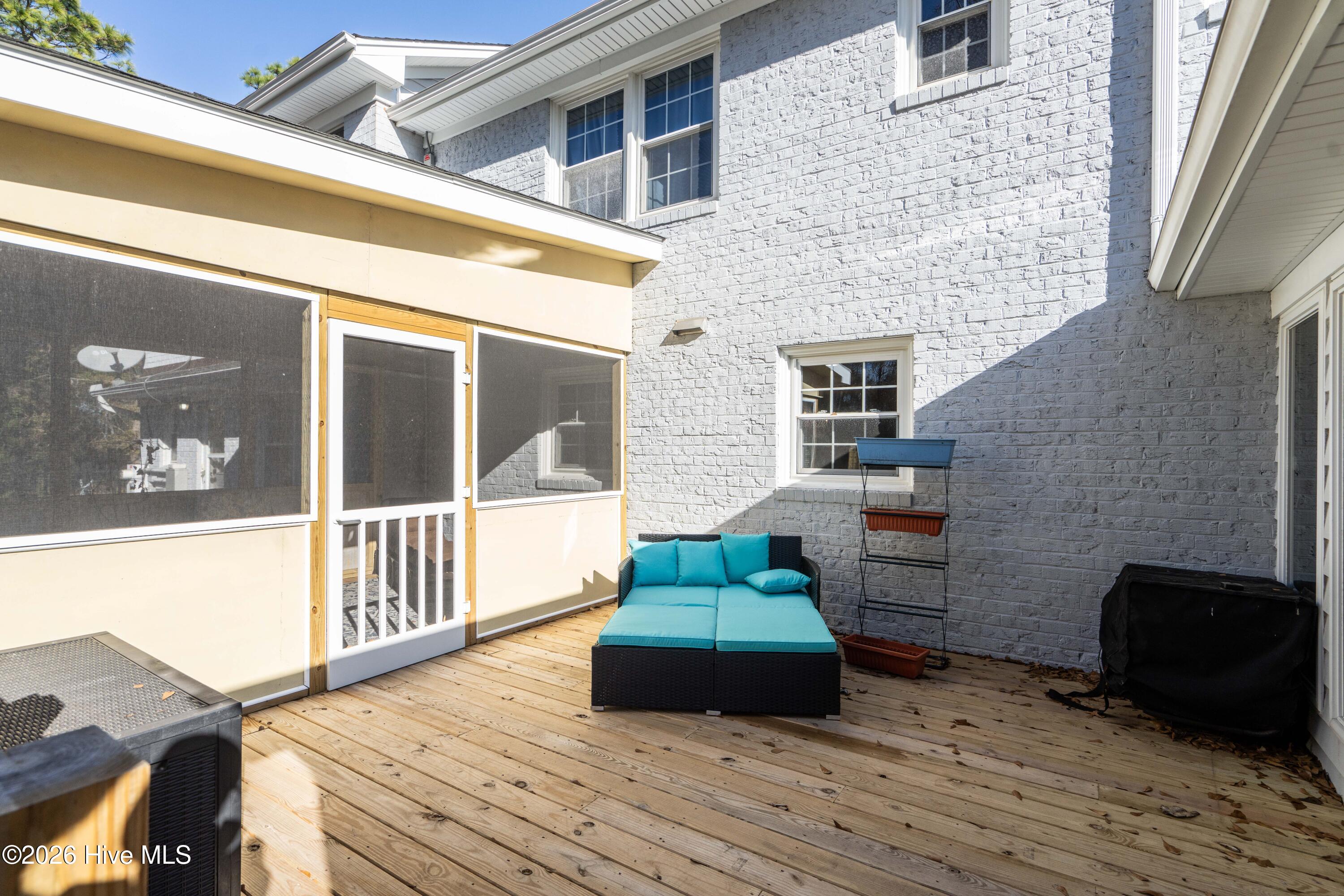 100548733 | Photo 32