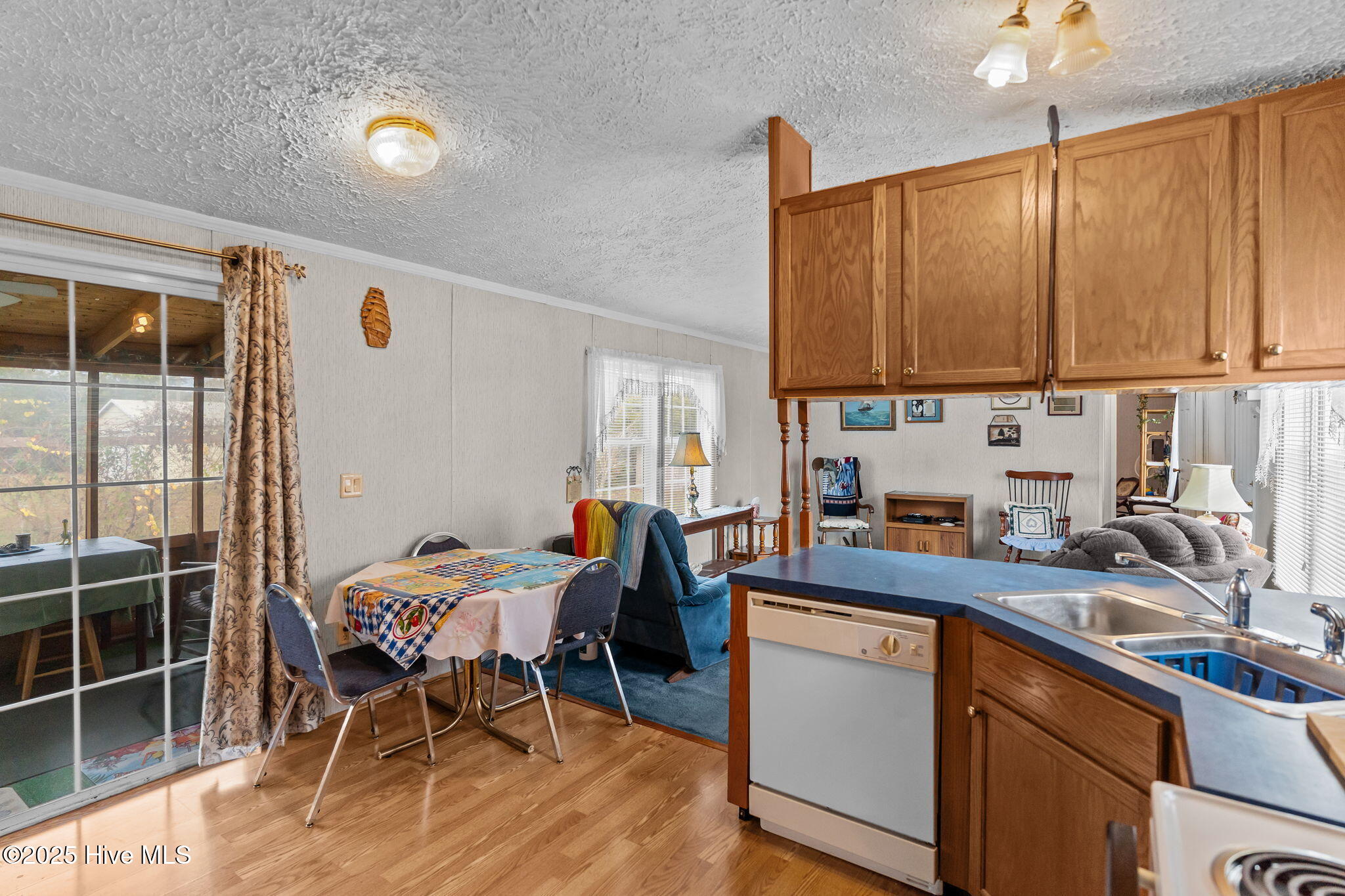 100543944 | Photo 17