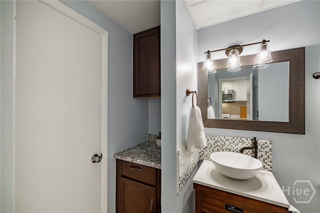 131 Broad Street E 707