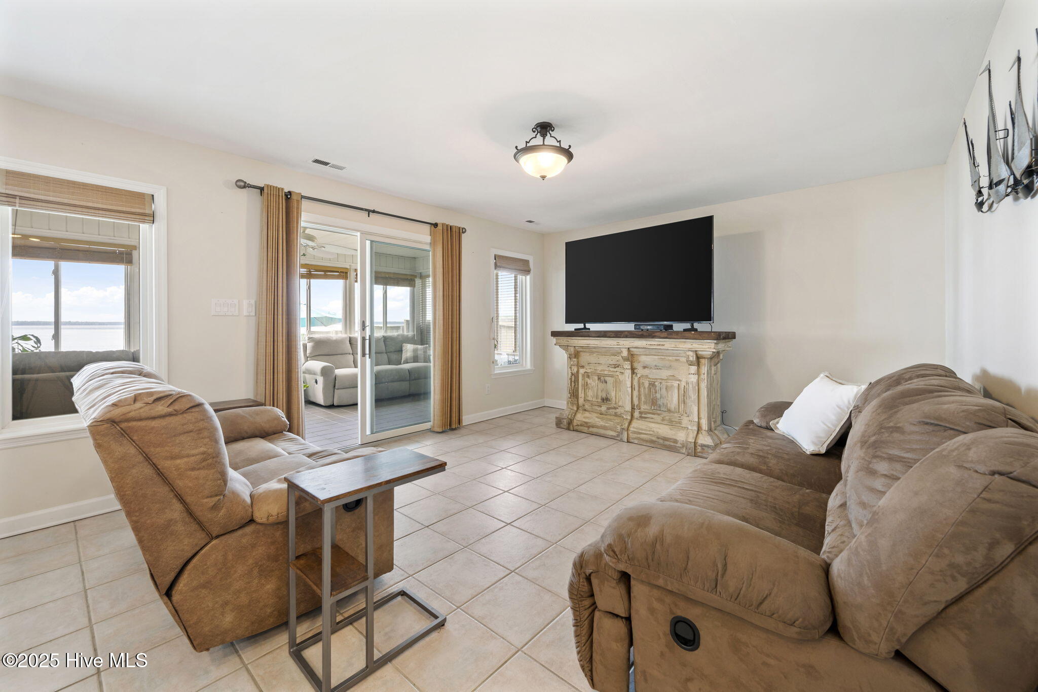 100546125 | Photo 13