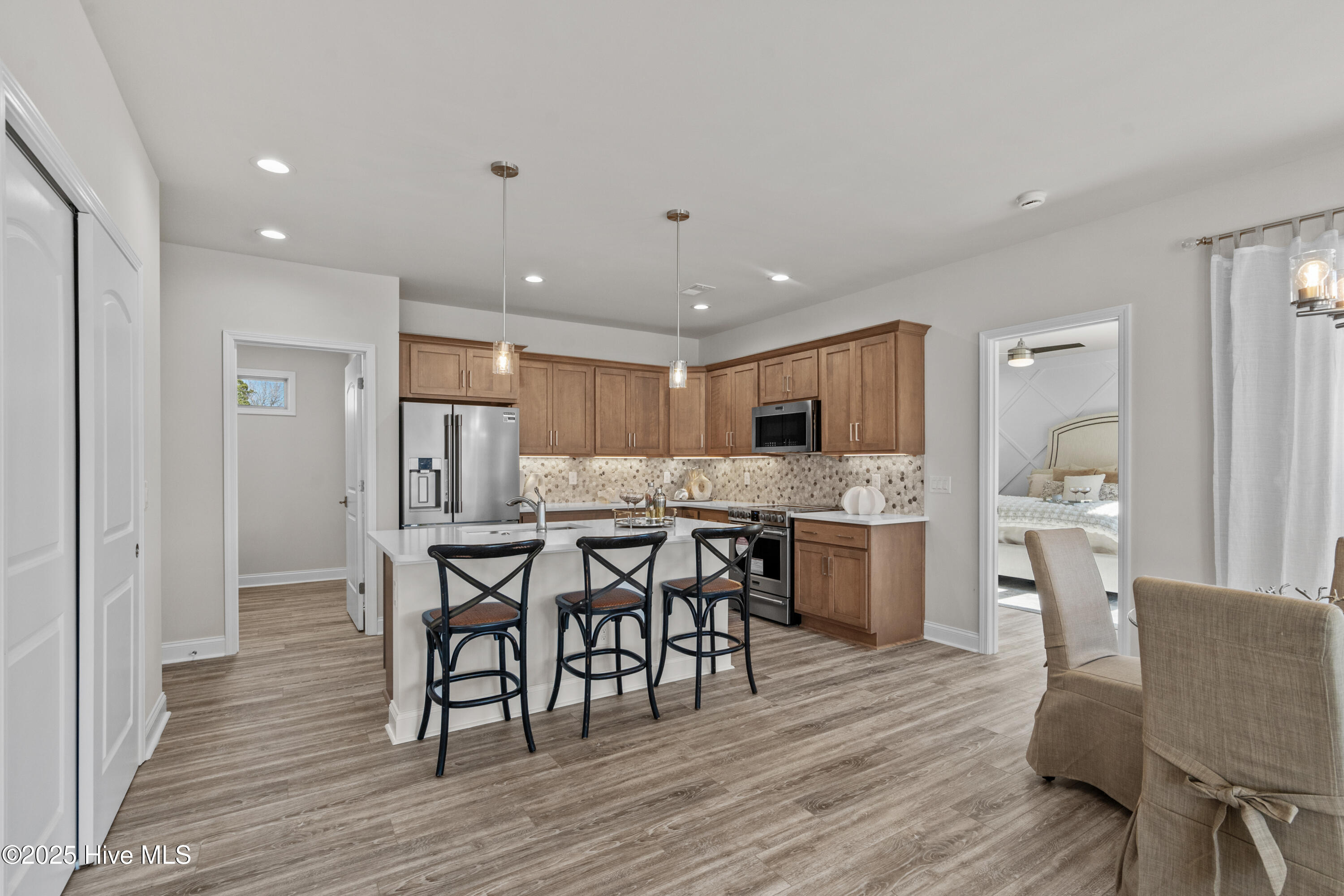 100549256 | Photo 13