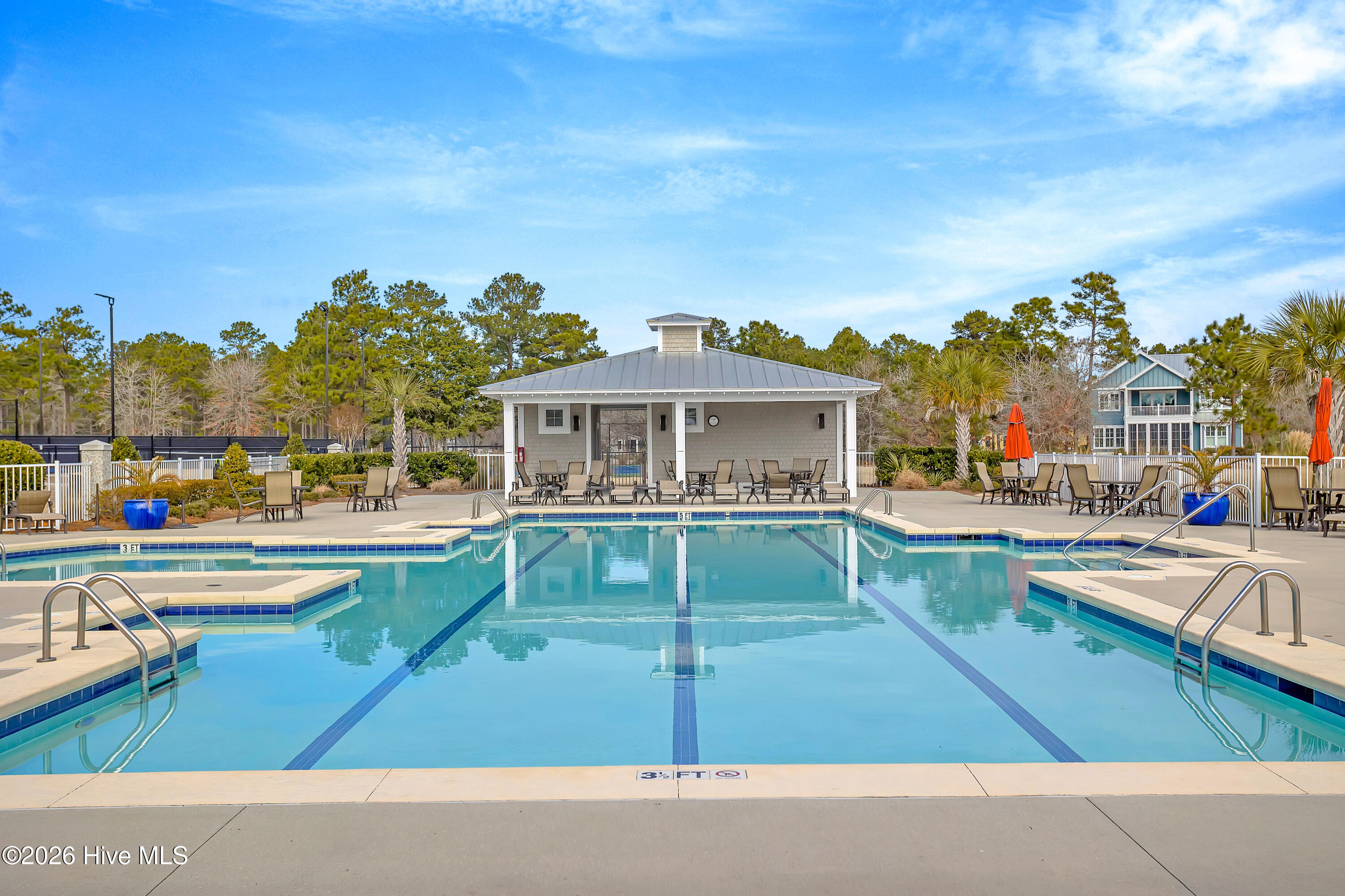 100551490 | Photo 44