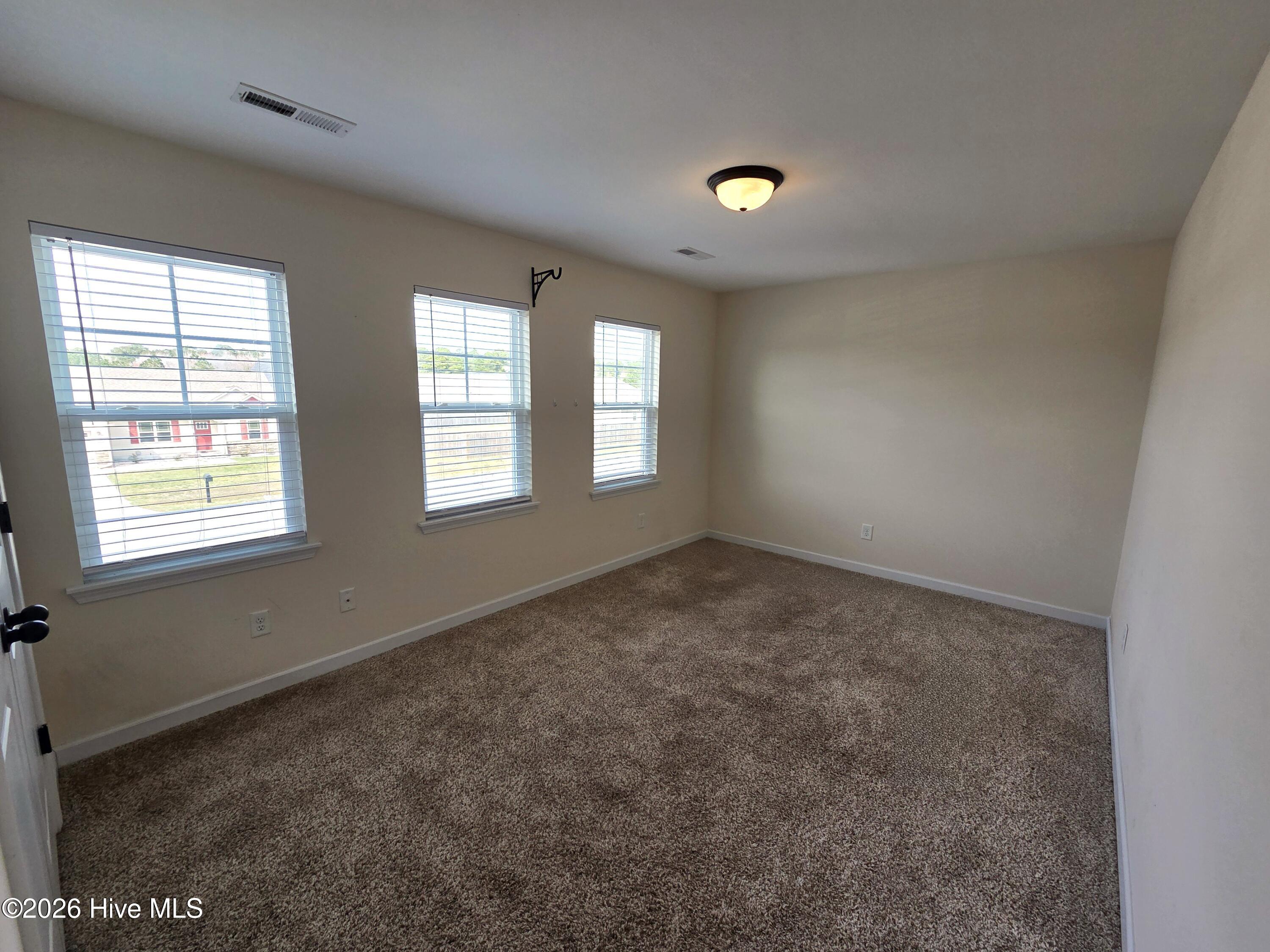 100527843 | Photo 55