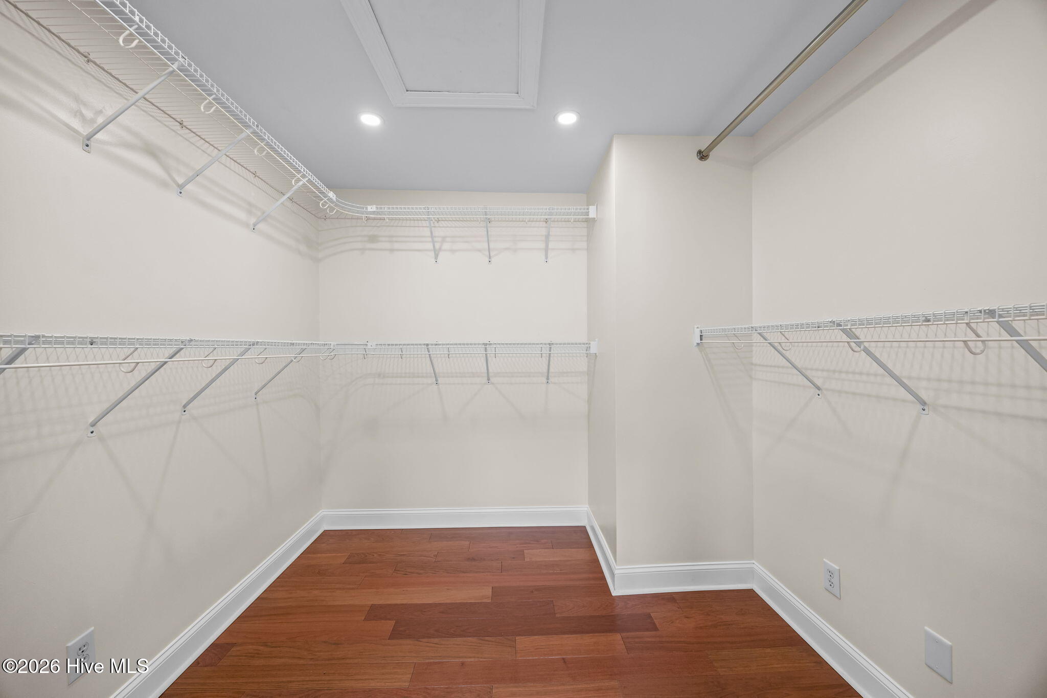 100557561 | Photo 25