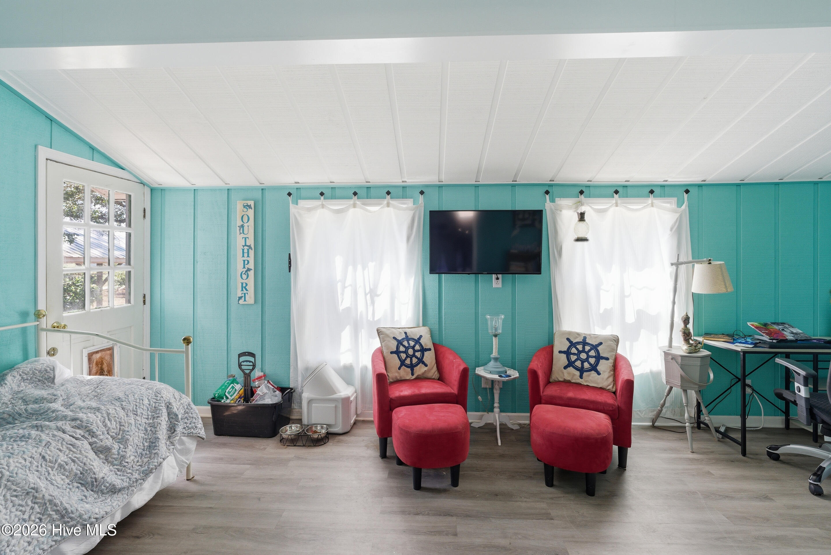 100561616 | Photo 12