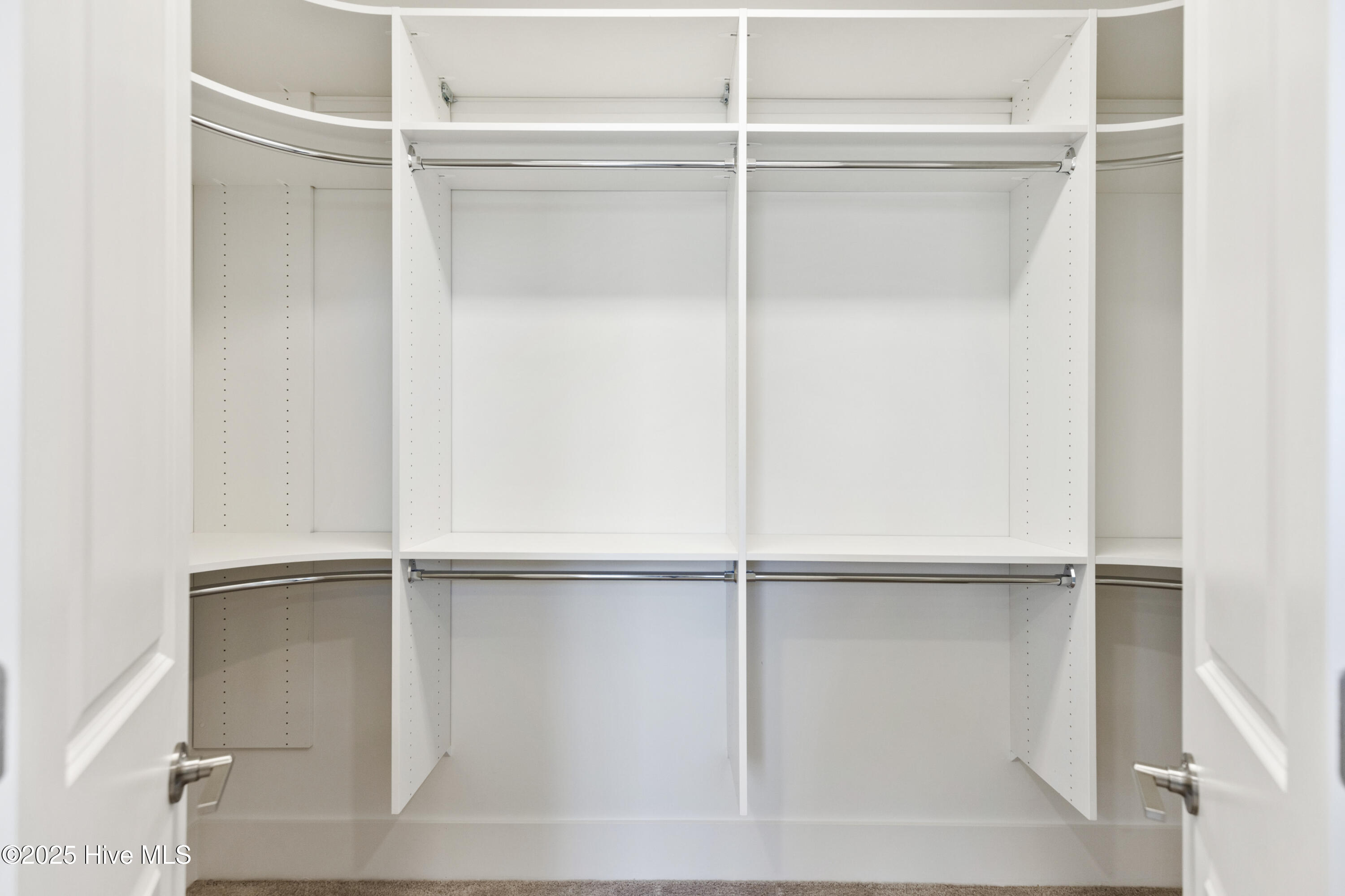 100557936 | Photo 24