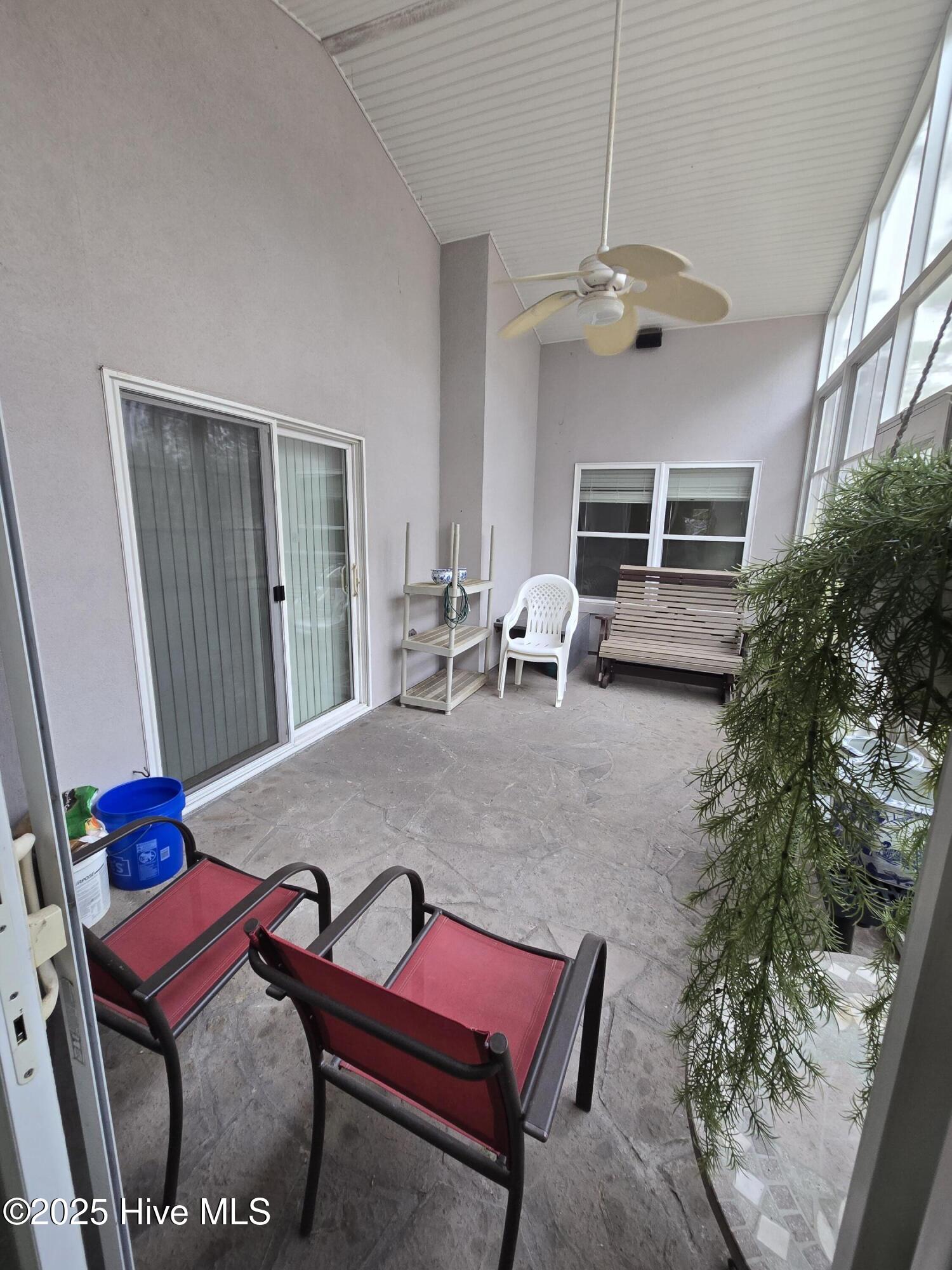 100543603 | Photo 23