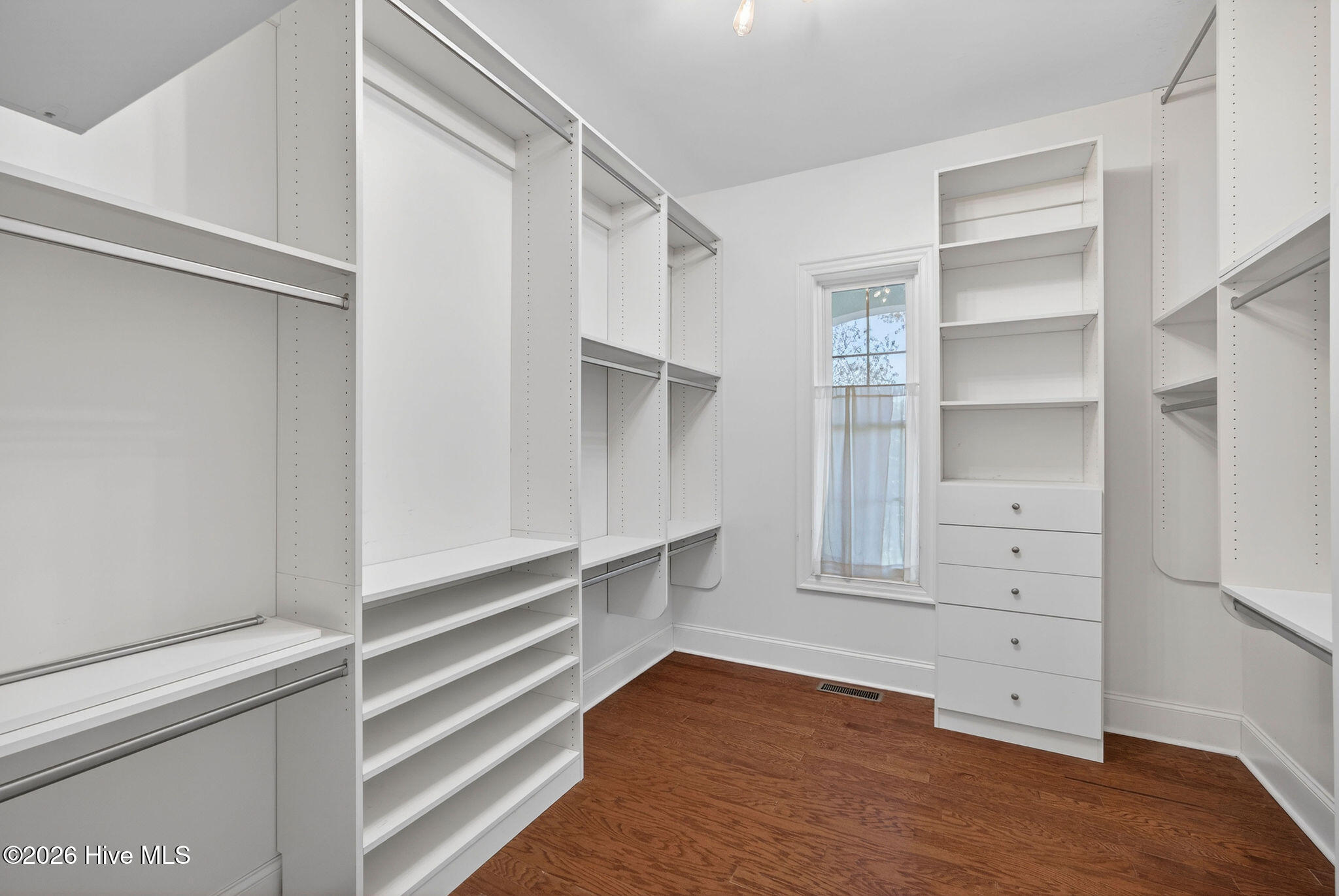 100566414 | Photo 44