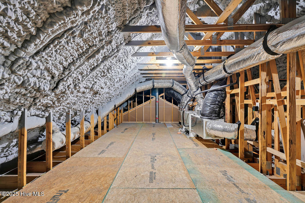 100512087 | Photo 42