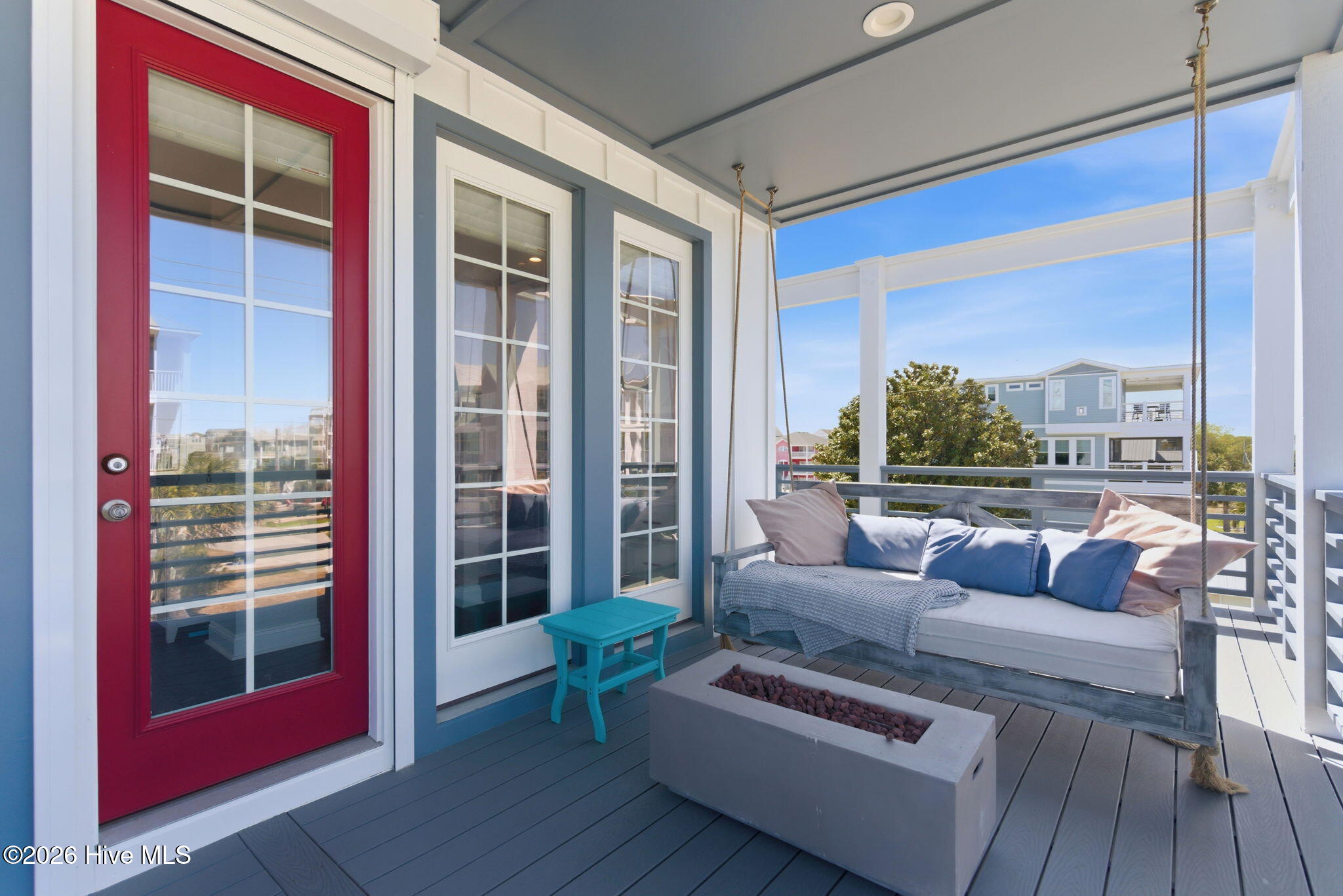 100570056 | Photo 40