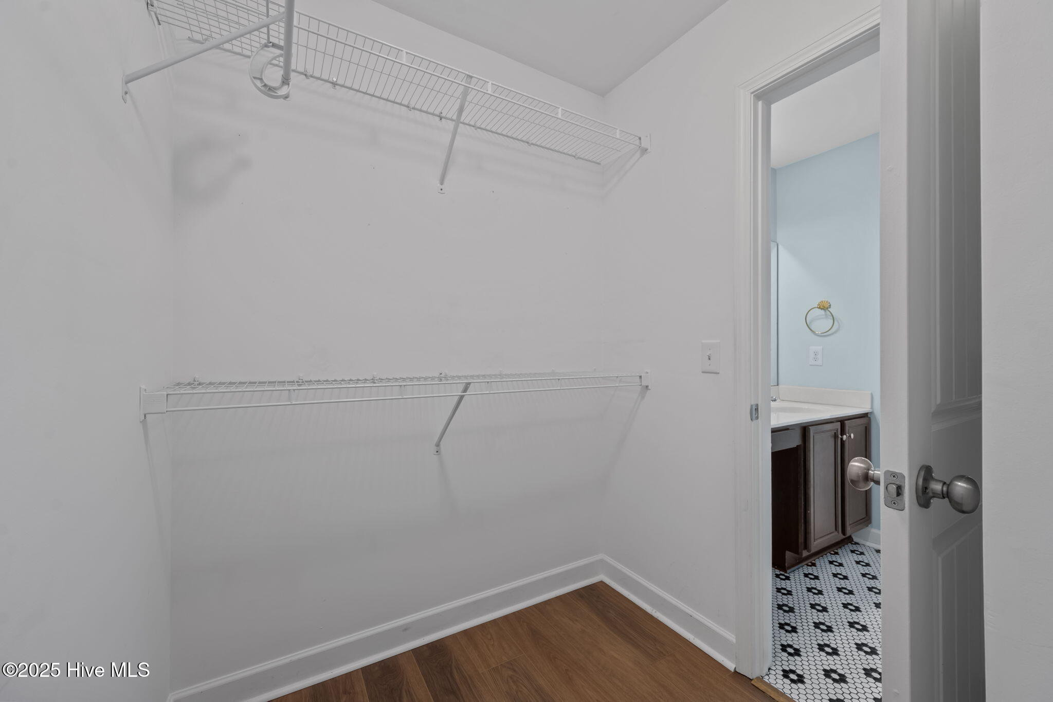 100540961 | Photo 22