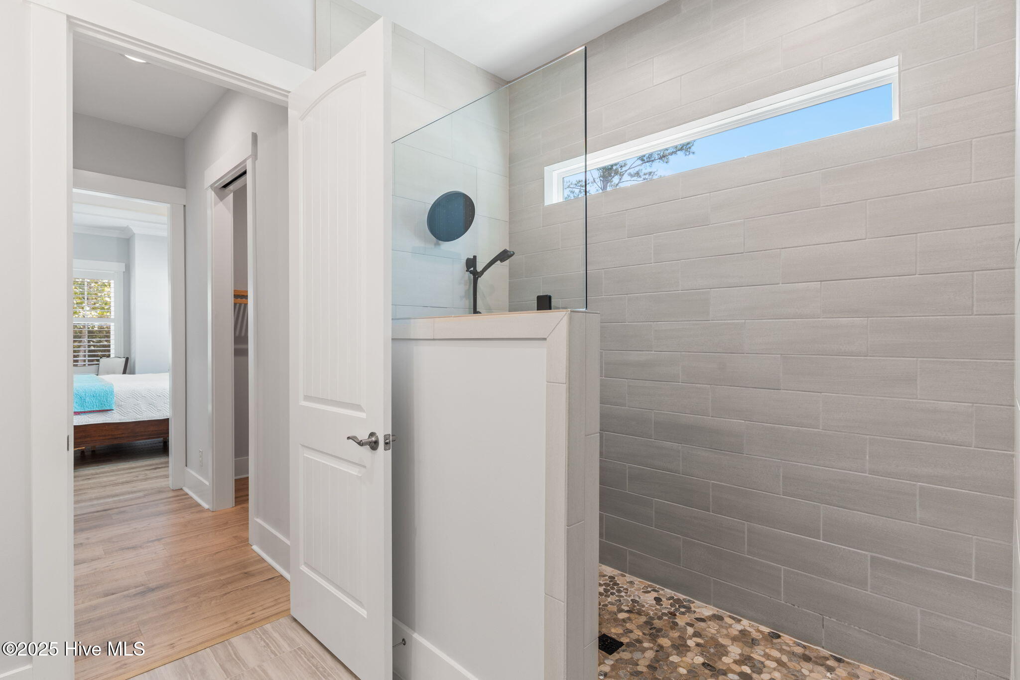 100516887 | Photo 35