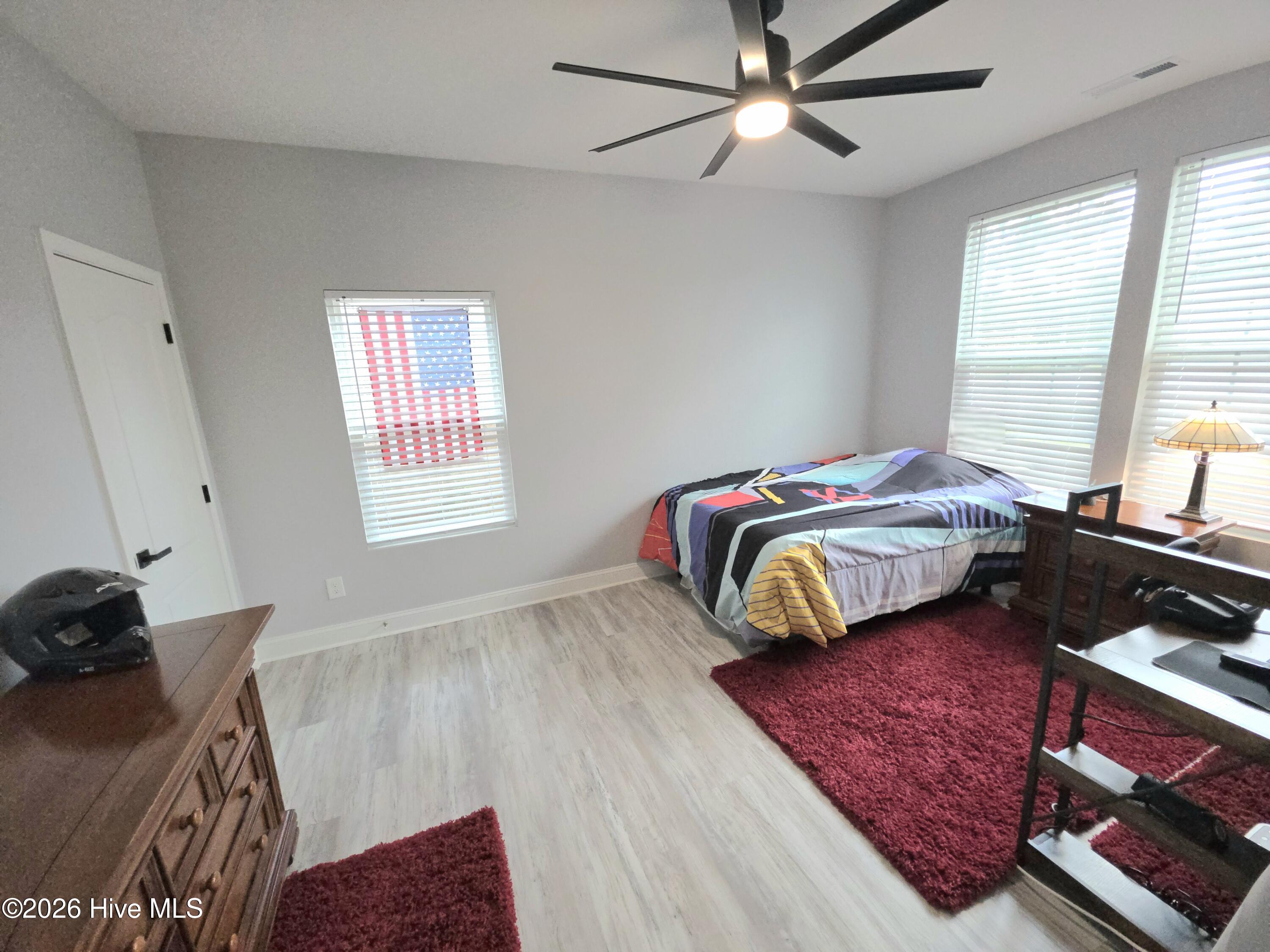 100564873 | Photo 23