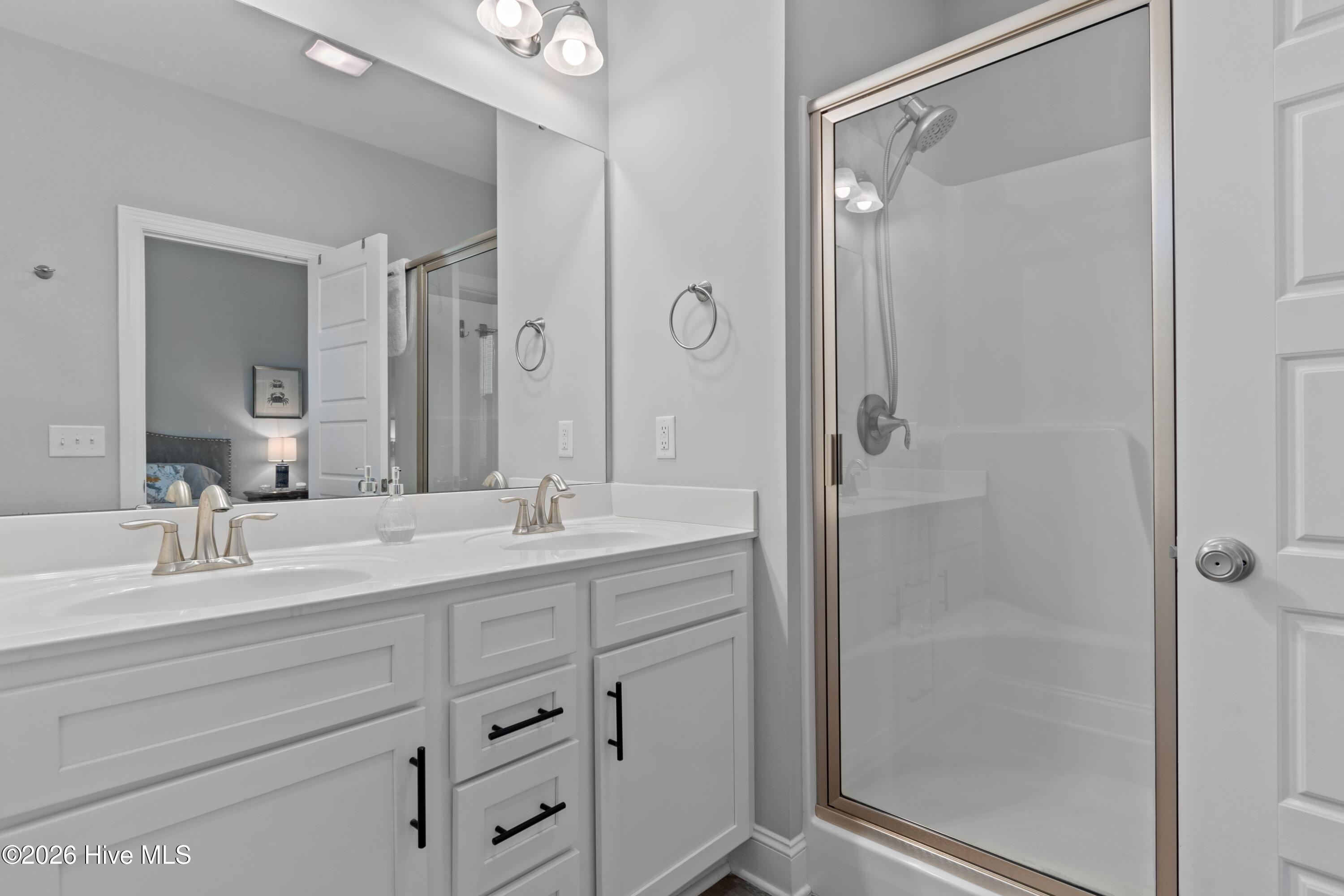 100568051 | Photo 21