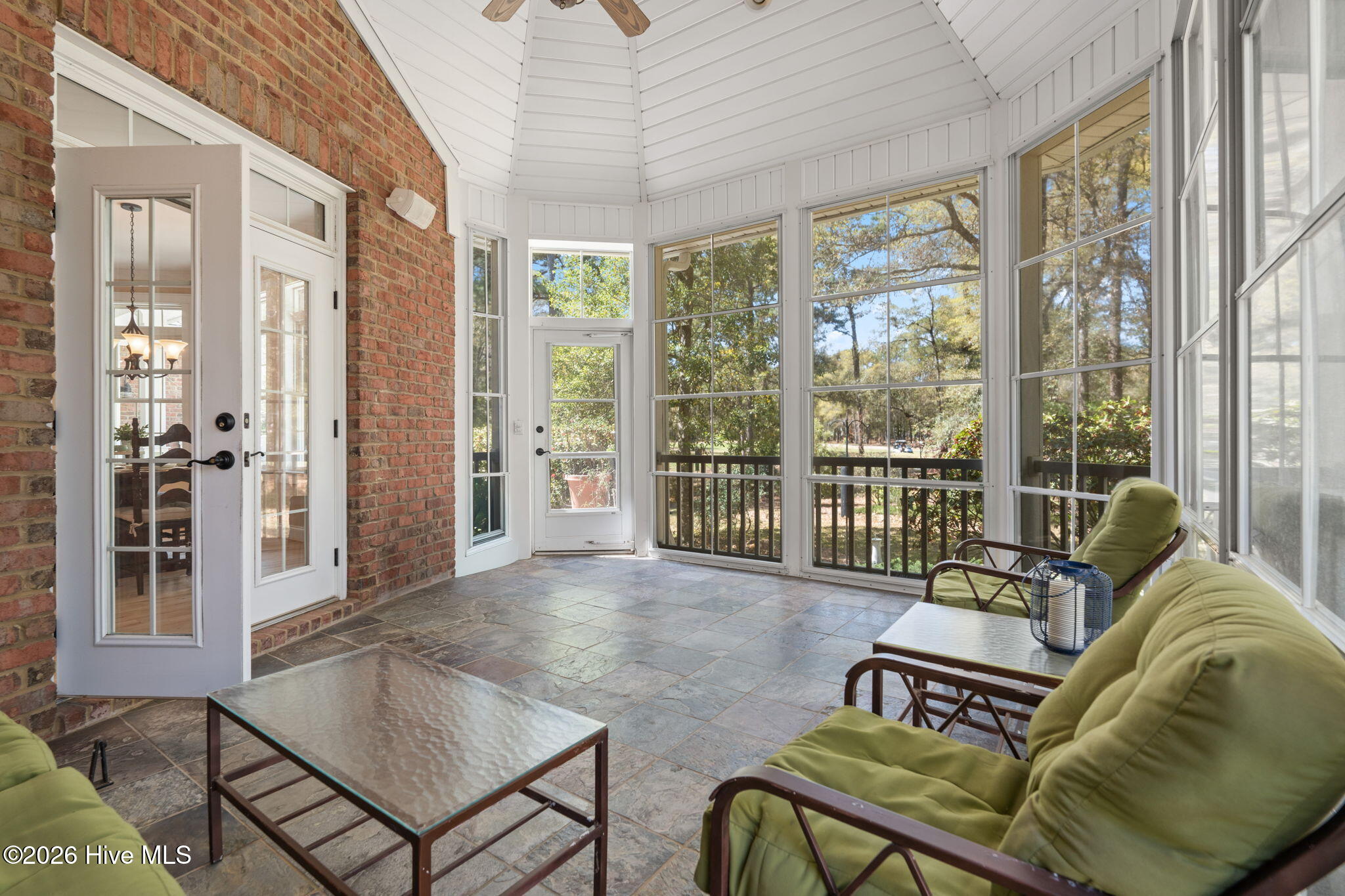 100564903 | Photo 15