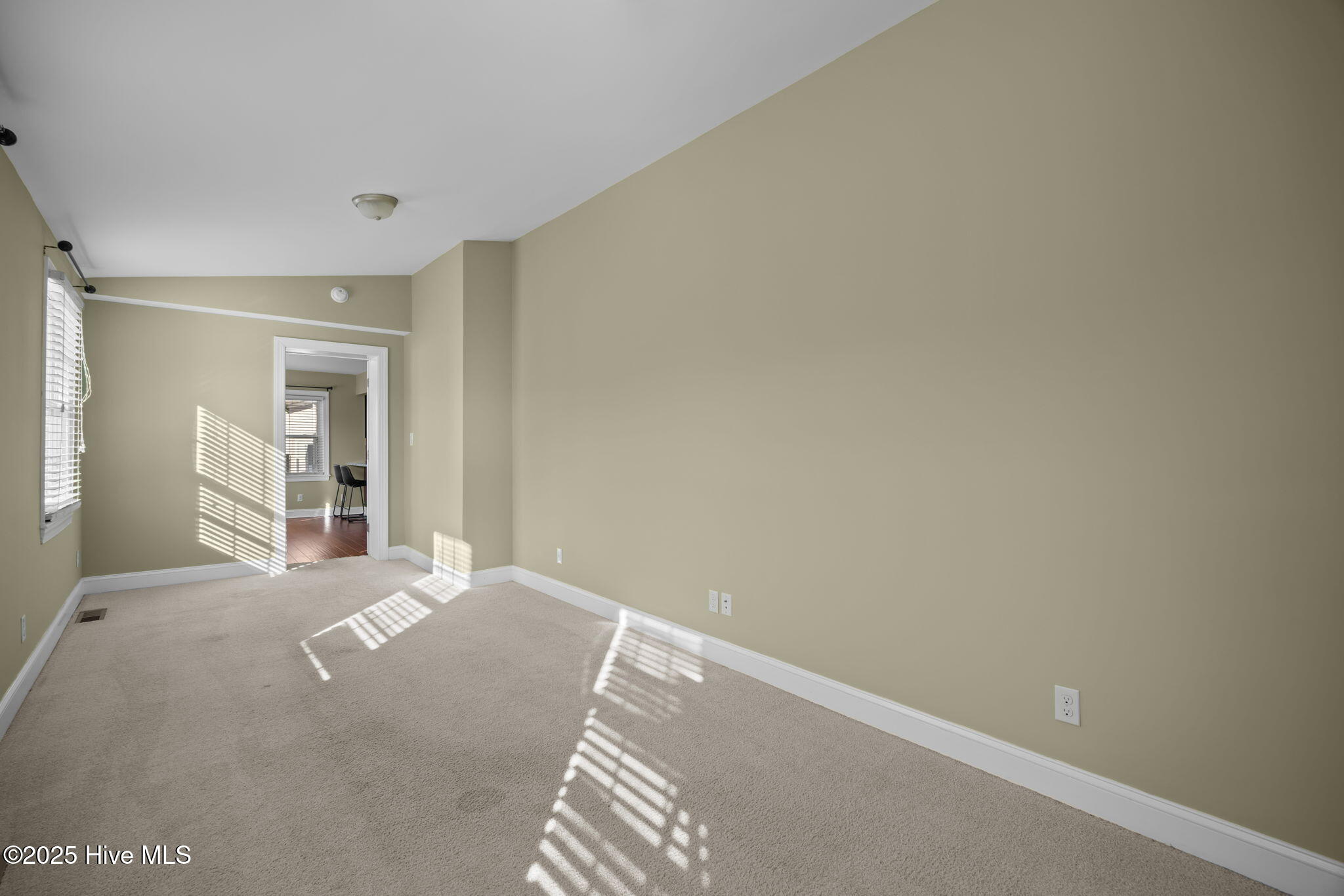 100546407 | Photo 14