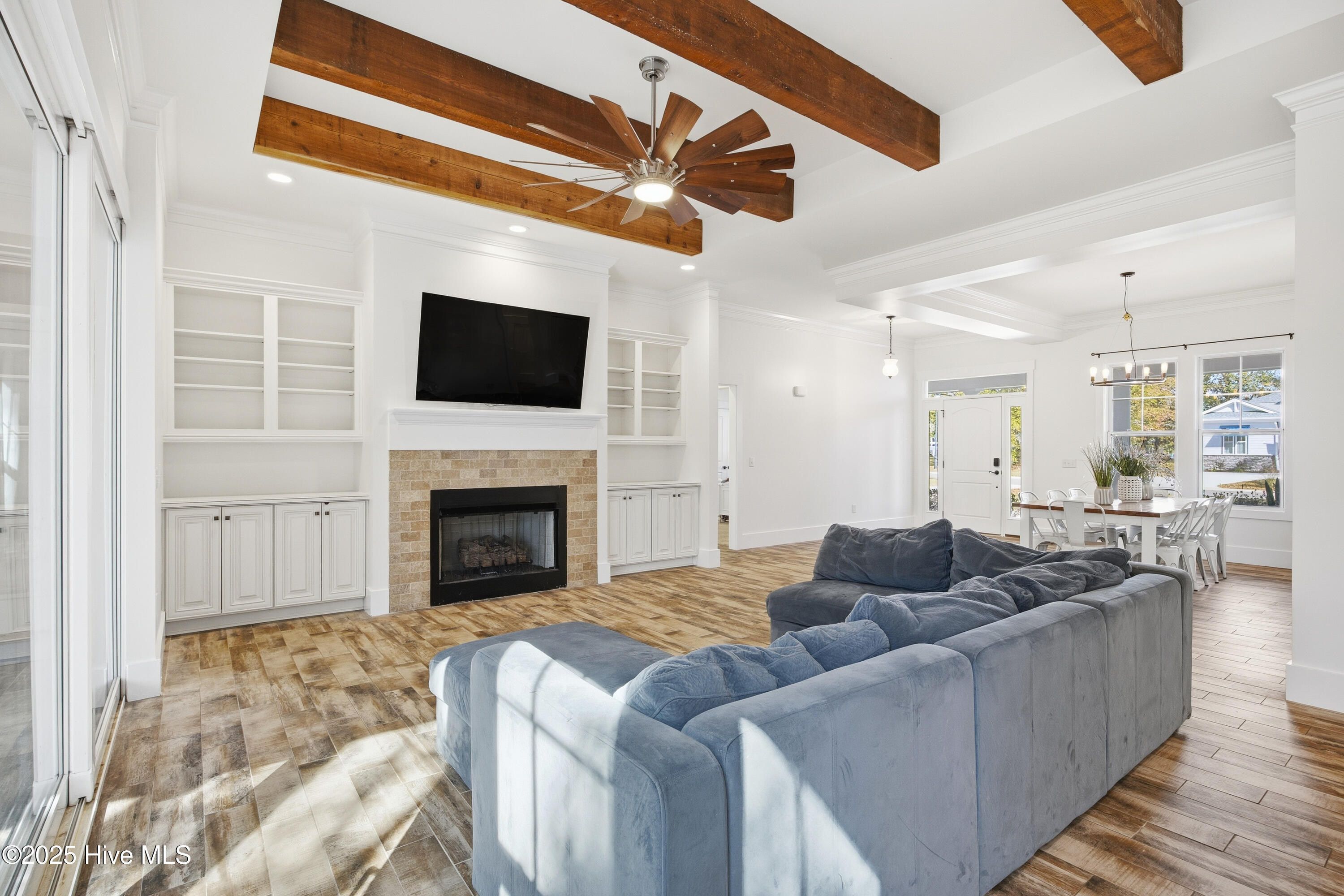 100541588 | Photo 14