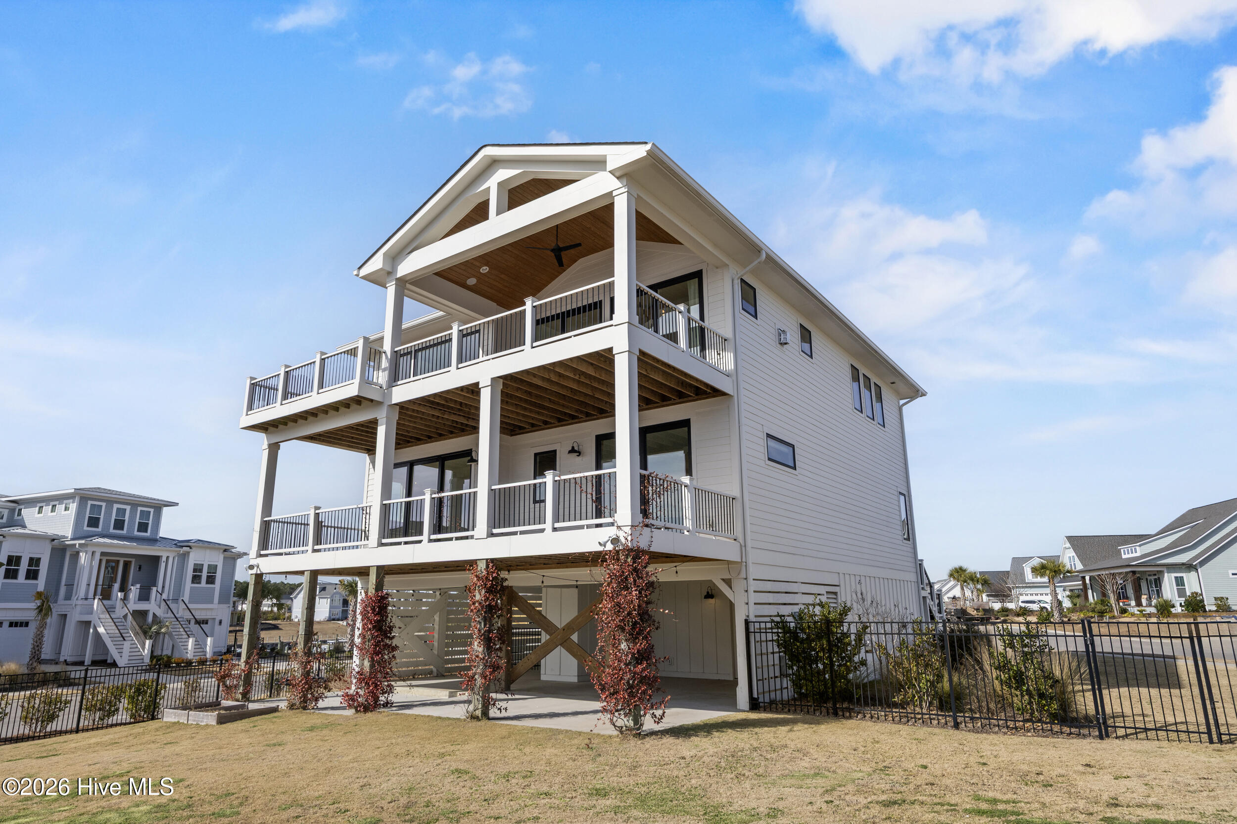 100551268 | Photo 64